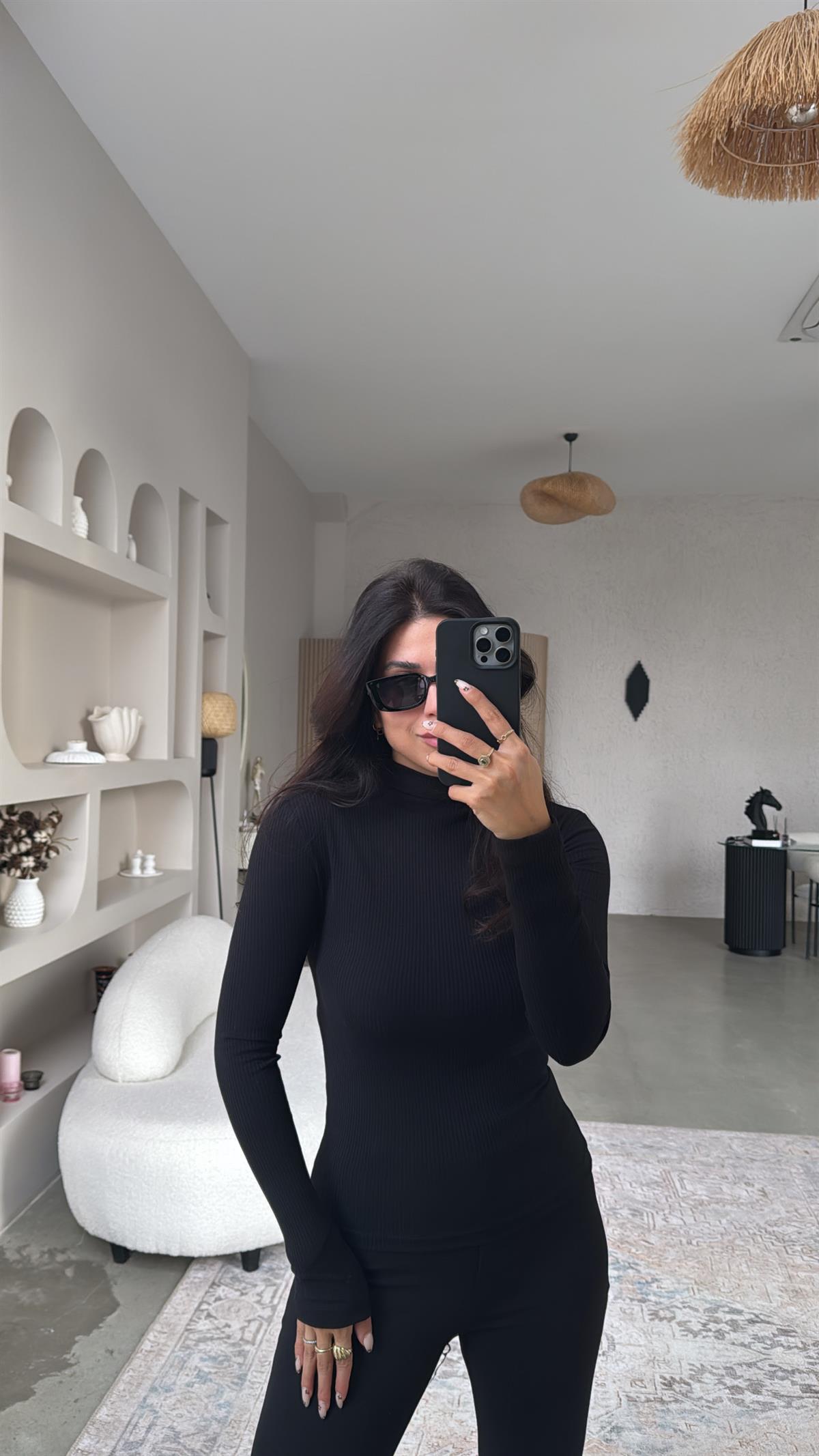 Siyah Dik Yaka Kaşkorse Bluz