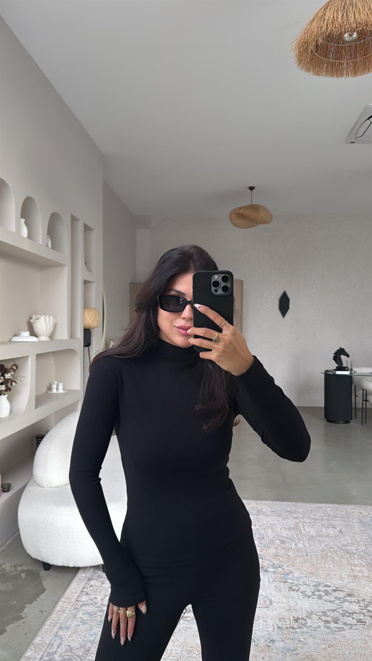 Siyah Dik Yaka Kaşkorse Bluz