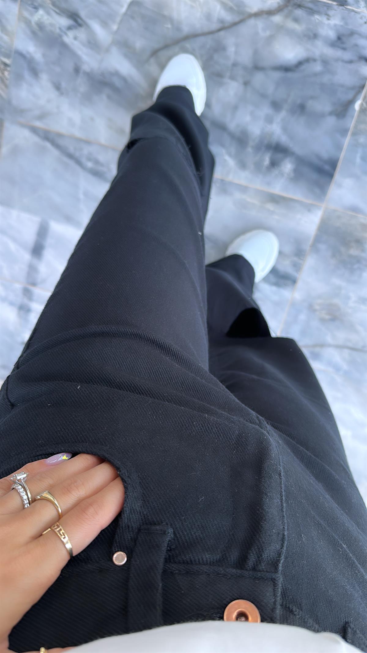 Siyah Dizi Kesik Pamuklu Pantolon