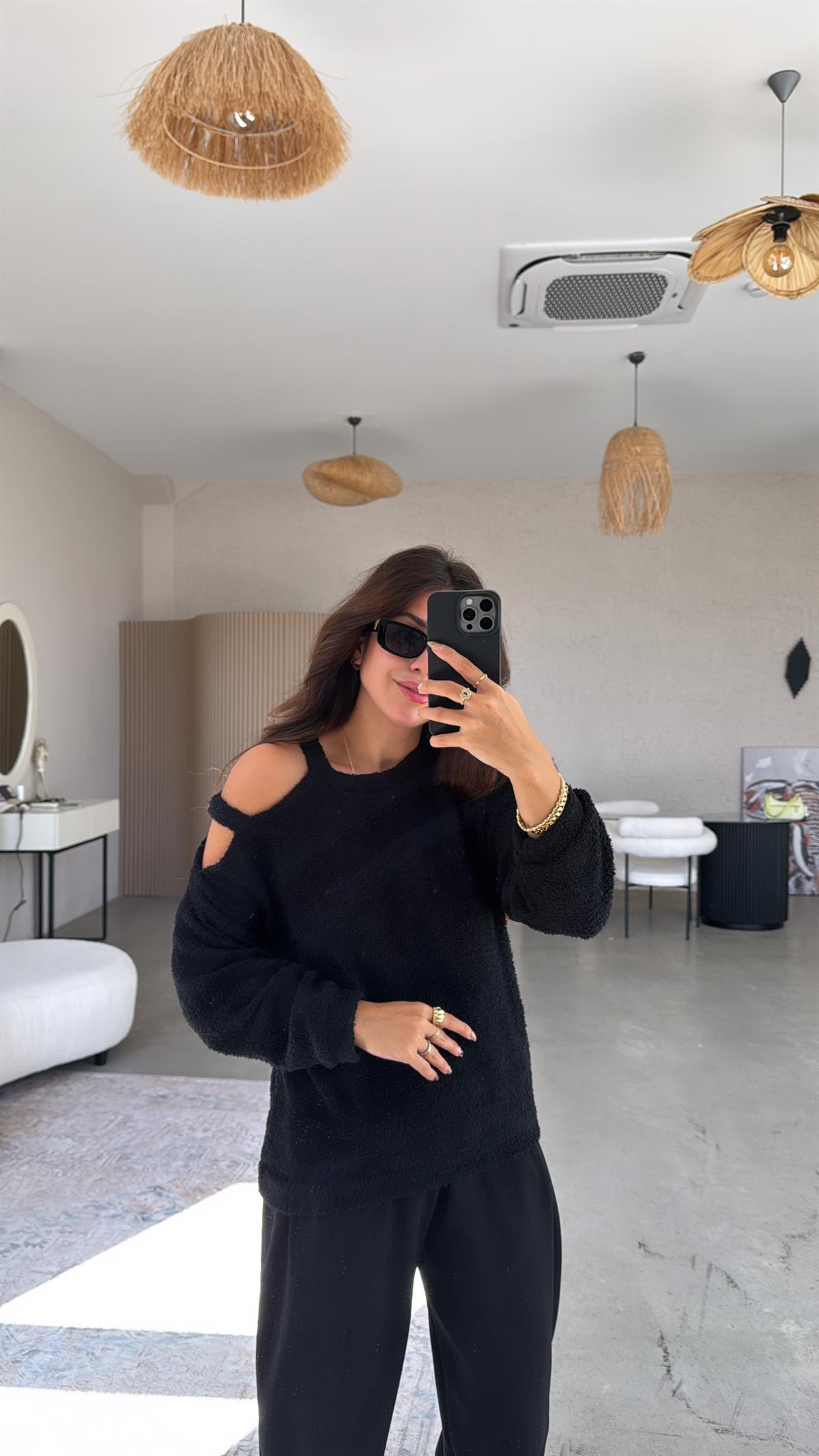 Siyah Dokulu Omuz Detaylı Triko