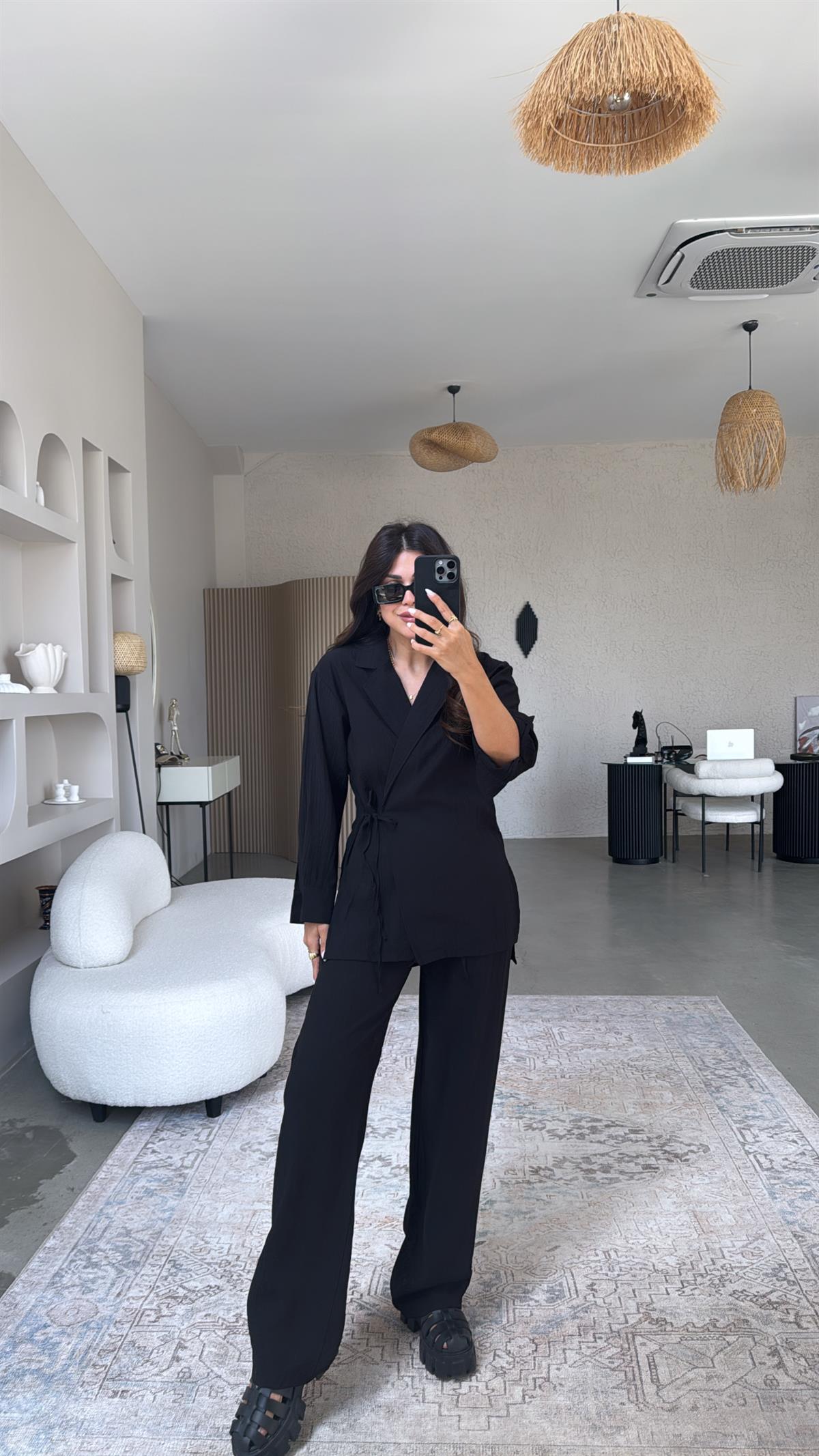 Siyah Dokuma Kruvaze Yaka Gömlek Takım