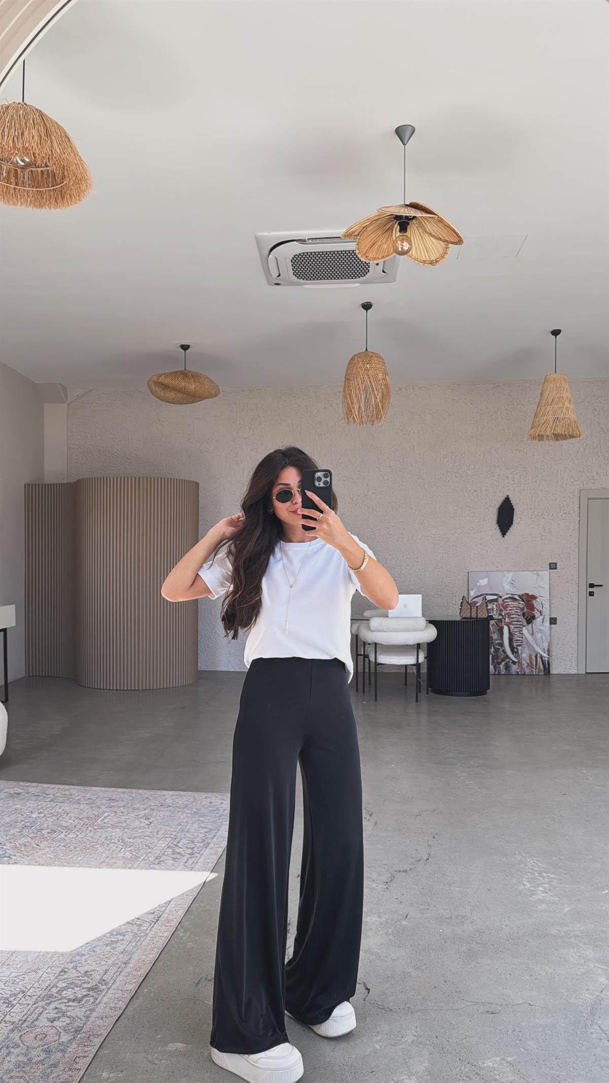 Siyah Dökümlü Tok Saten Pantolon