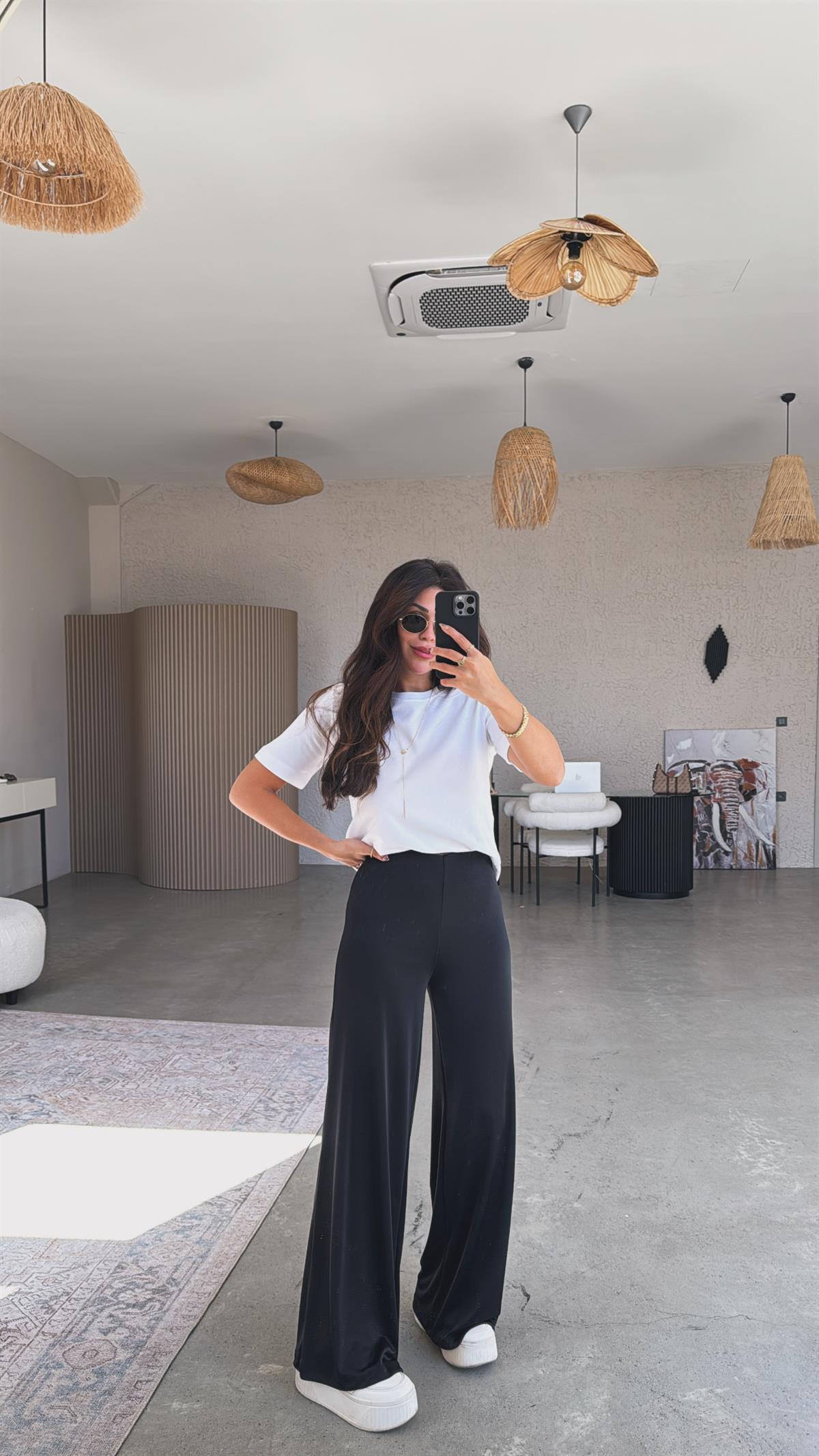 Siyah Dökümlü Tok Saten Pantolon