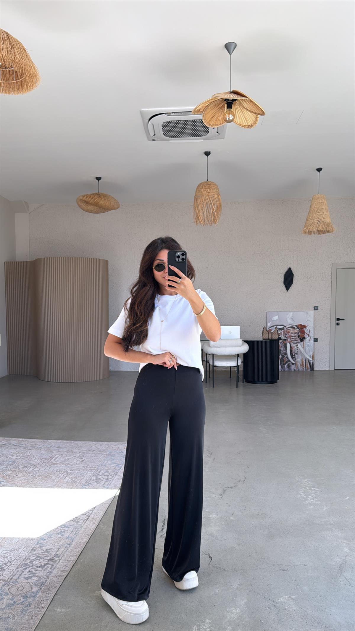 Siyah Dökümlü Tok Saten Pantolon