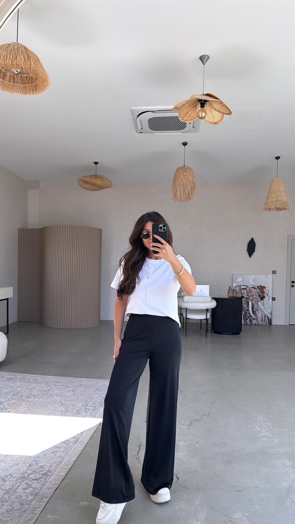 Siyah Dökümlü Tok Saten Pantolon