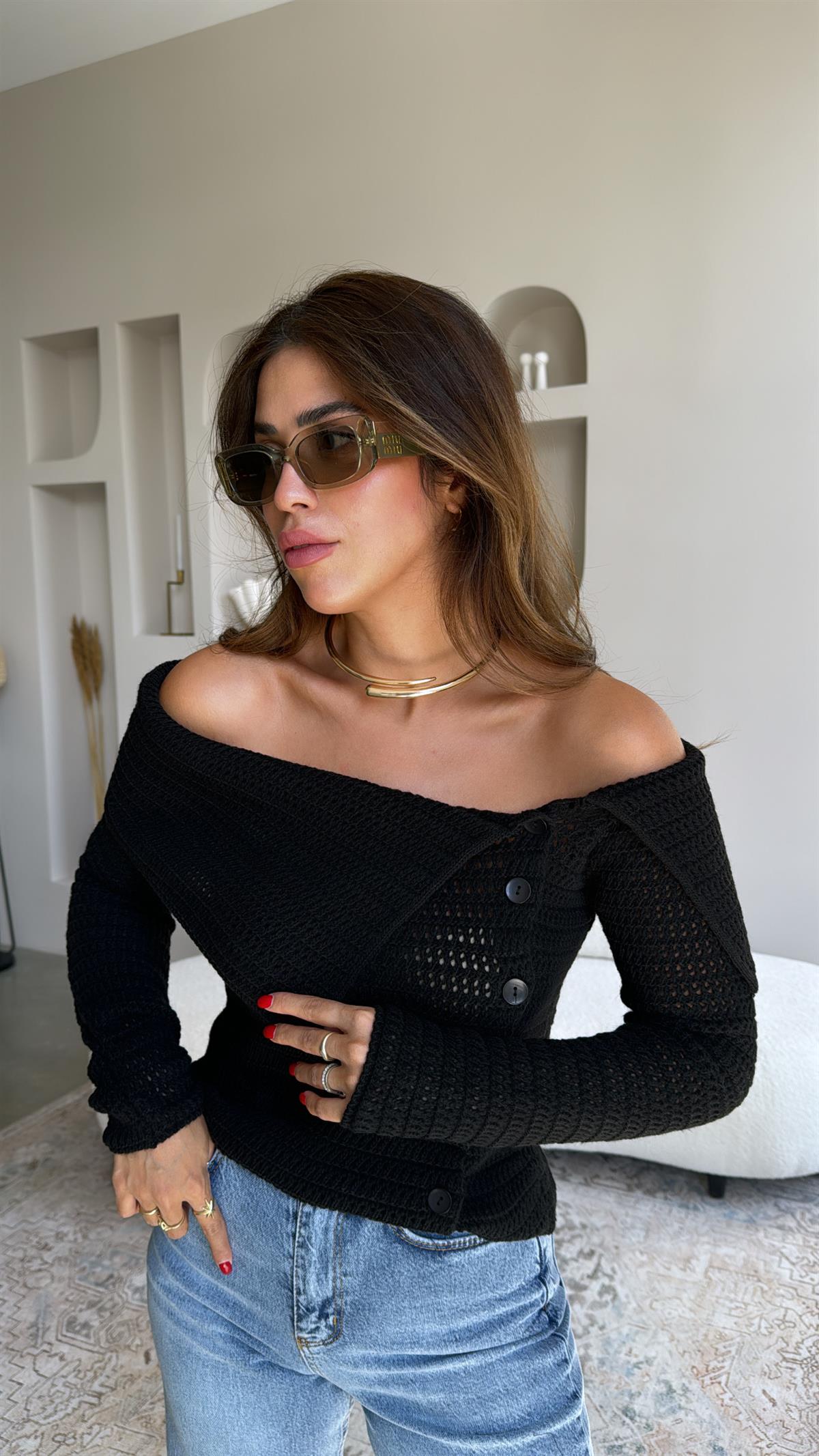 Siyah Düğmeli Madonna Triko