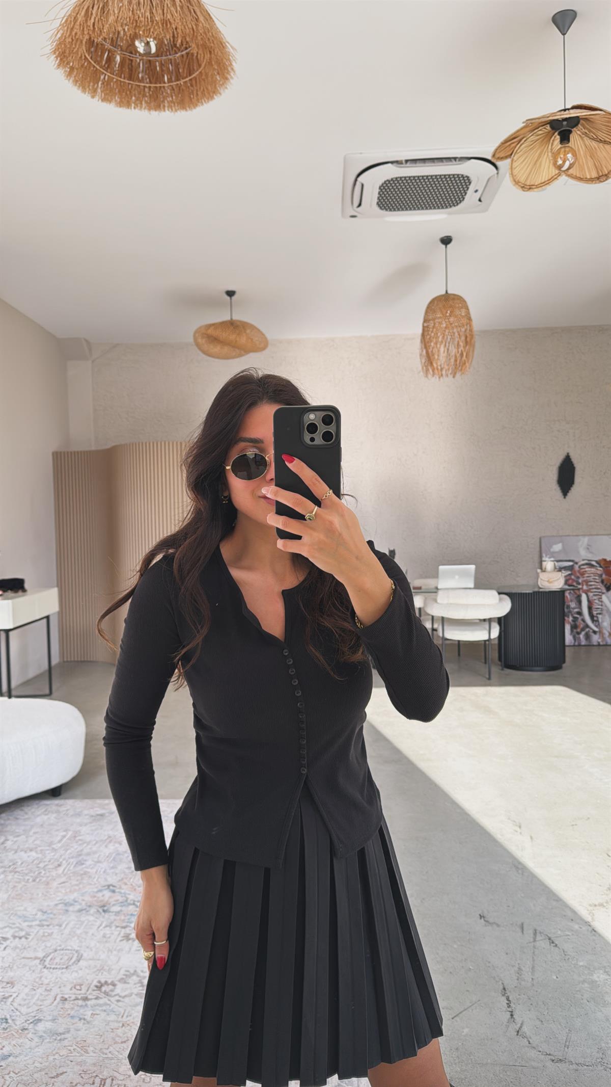 Siyah Düğmeli Uzun Kol Ribana Bluz