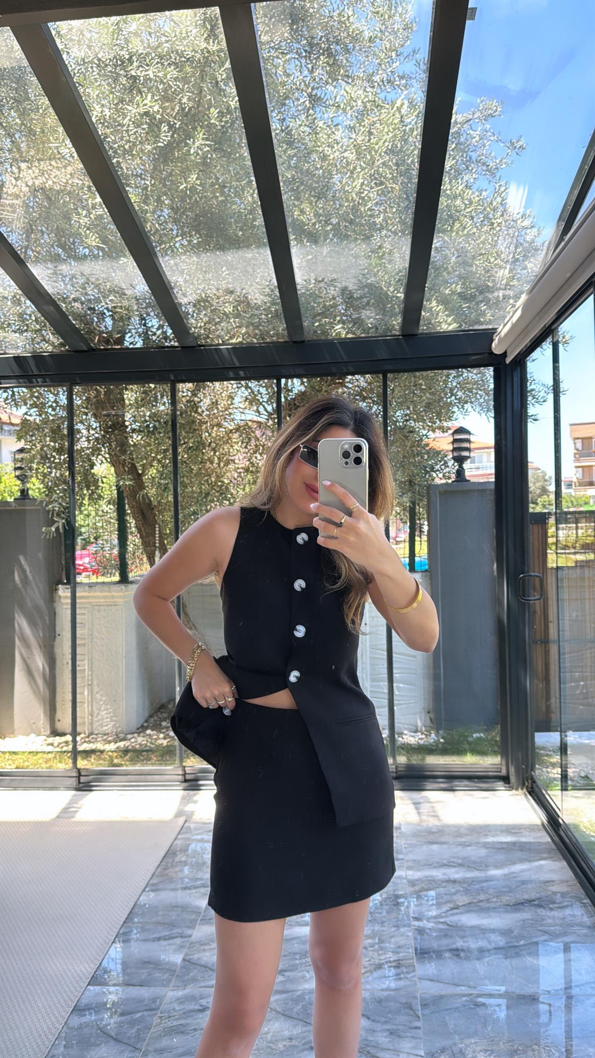 Siyah Düğmeli Yelekli Etek Takım