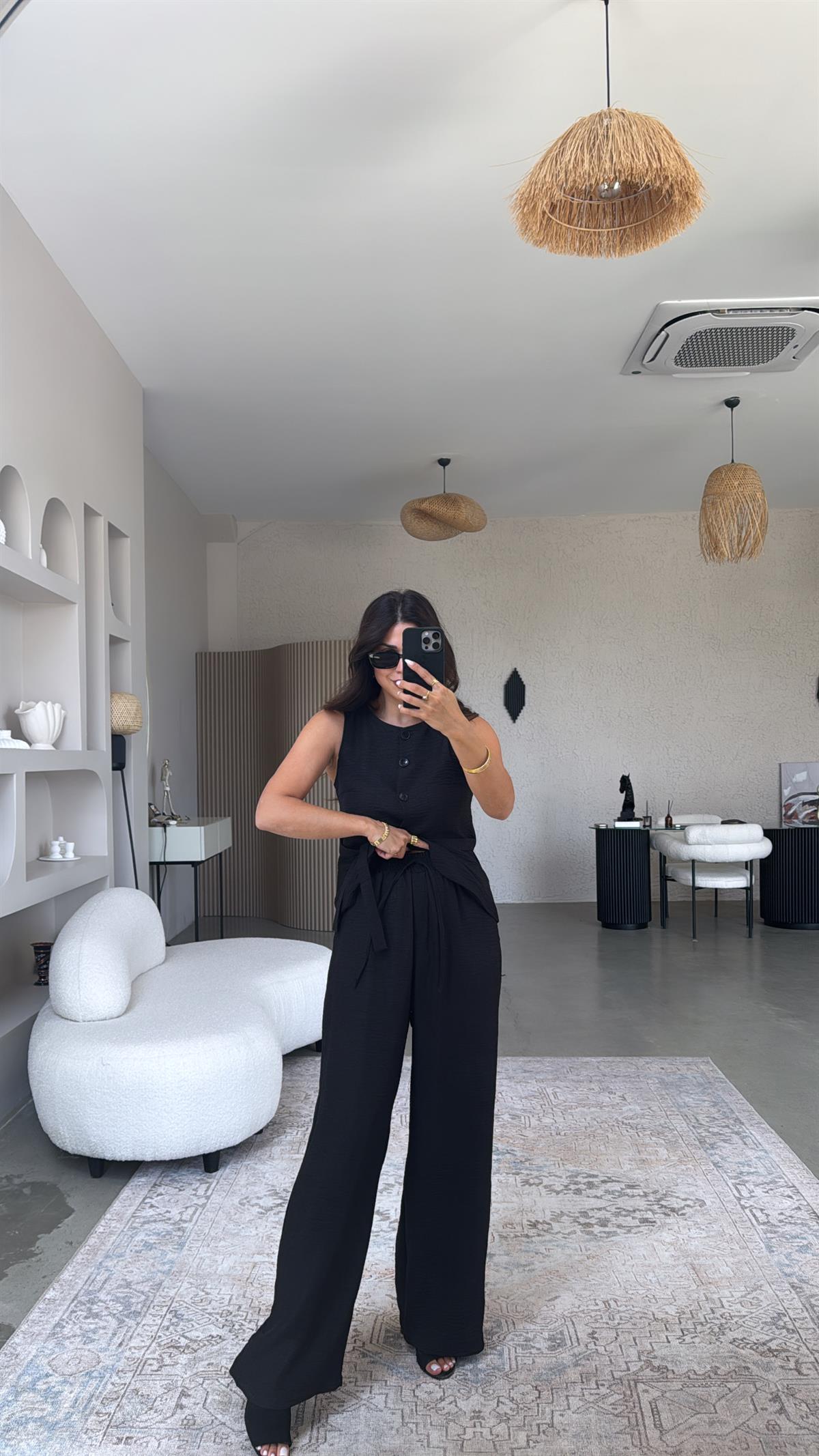 Siyah Düğmeli Yelekli Takım