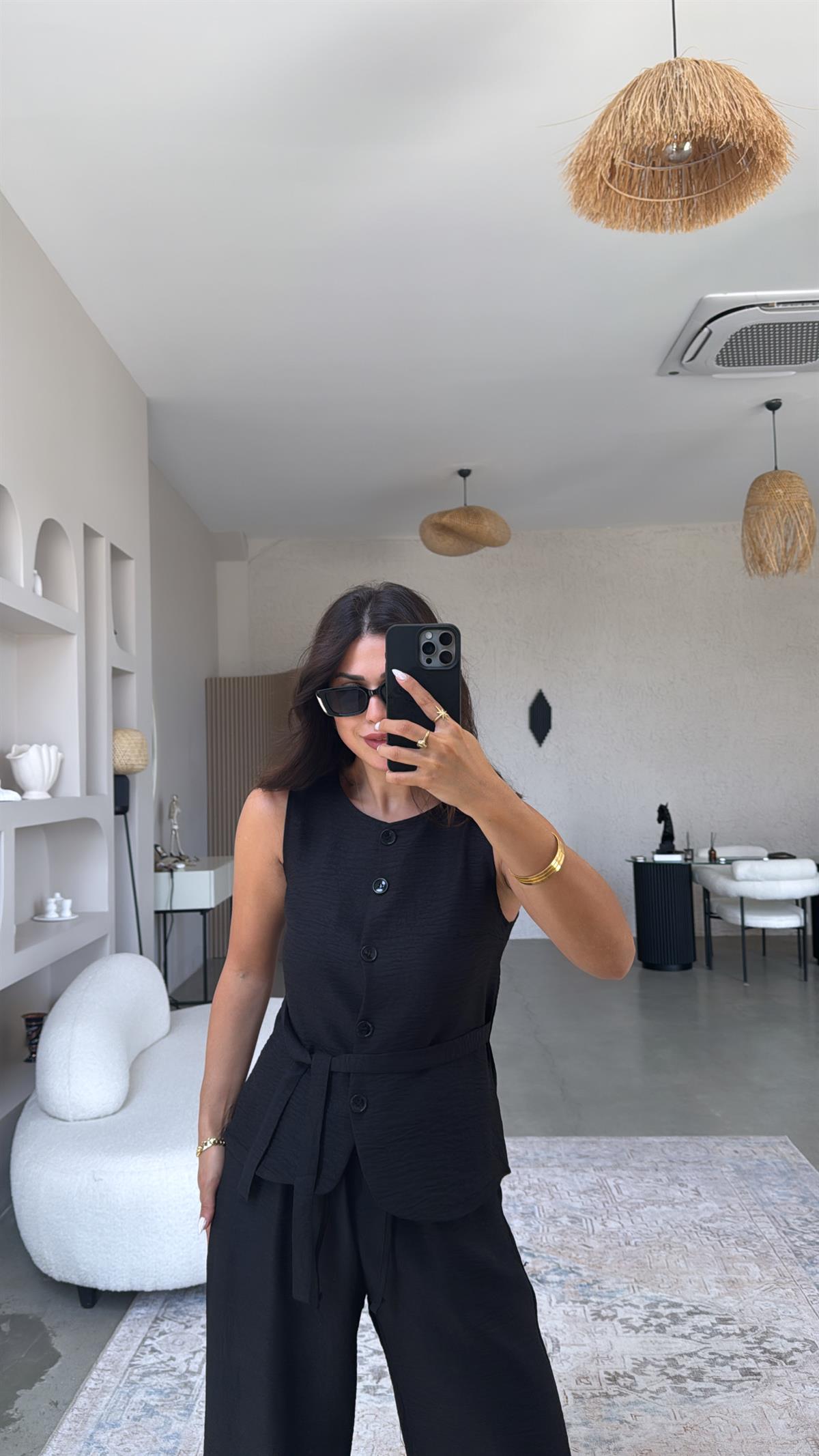 Siyah Düğmeli Yelekli Takım