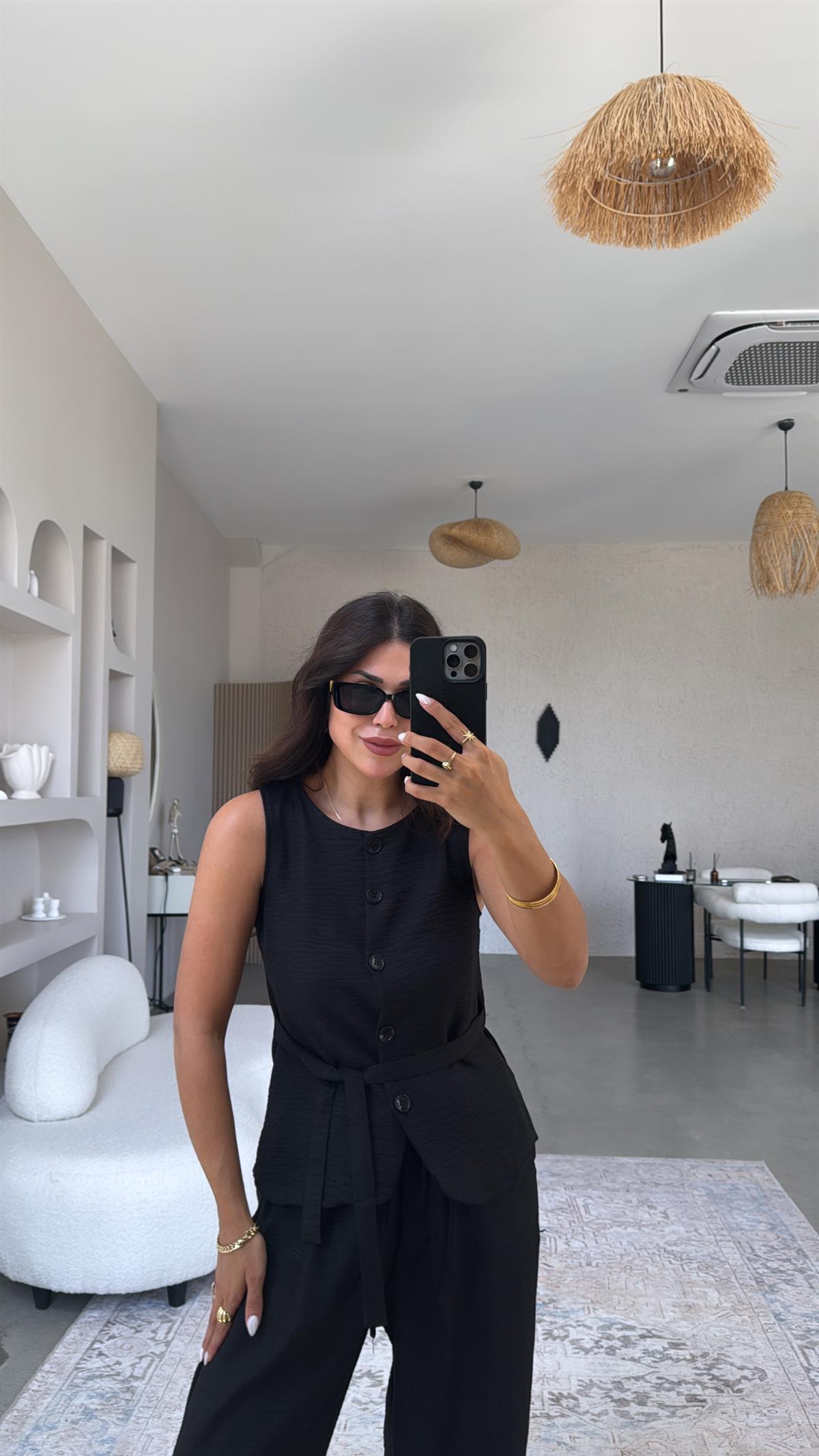 Siyah Düğmeli Yelekli Takım