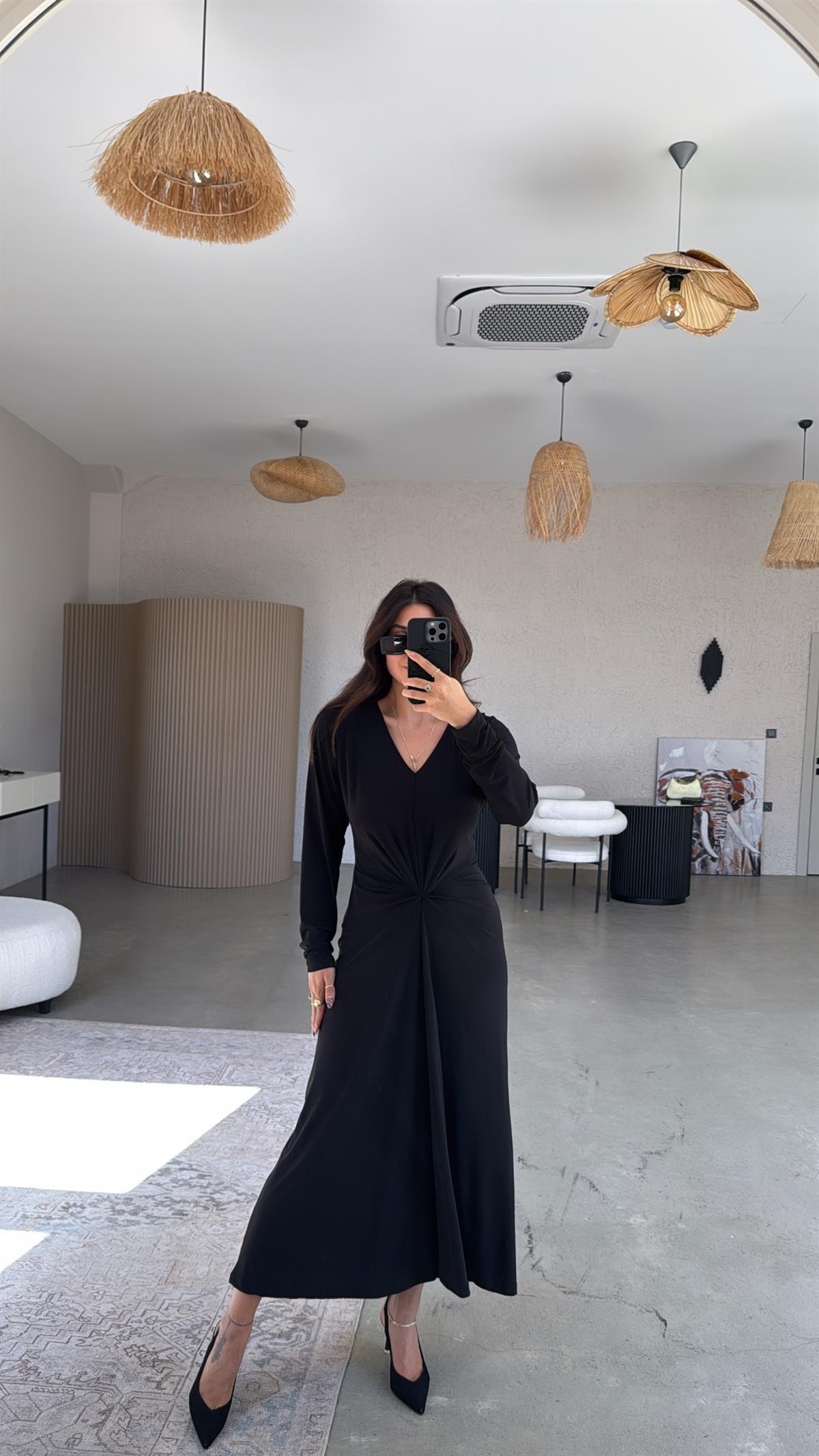Siyah Düğüm Detaylı V Yaka Elbise