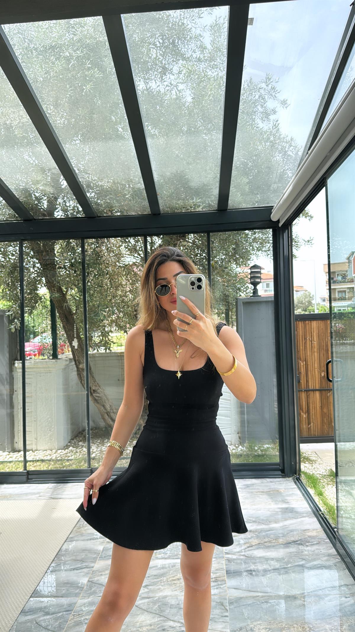 Siyah Eteği Volanlı Elbise