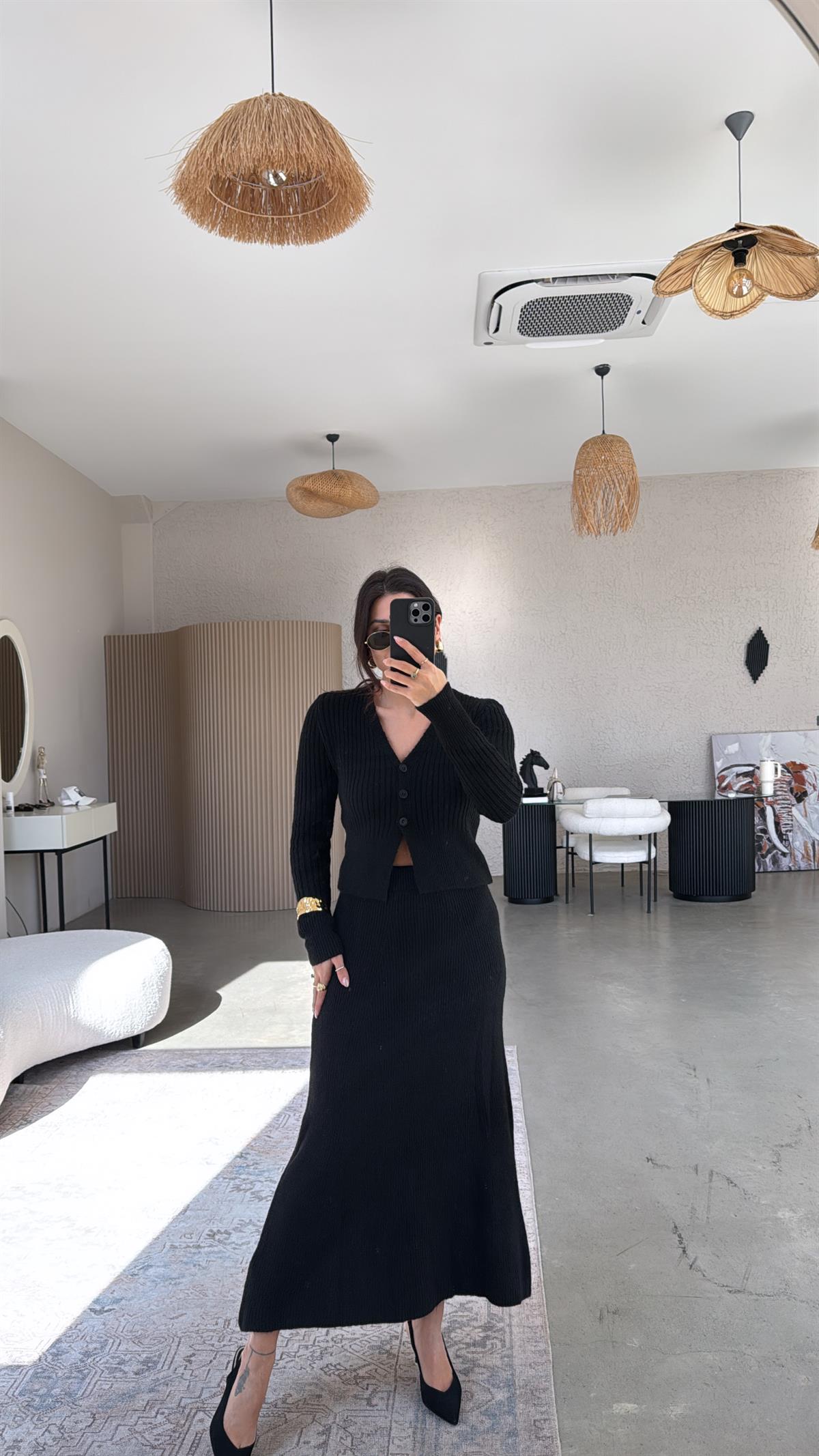 Siyah Etek Hırka Triko Takım