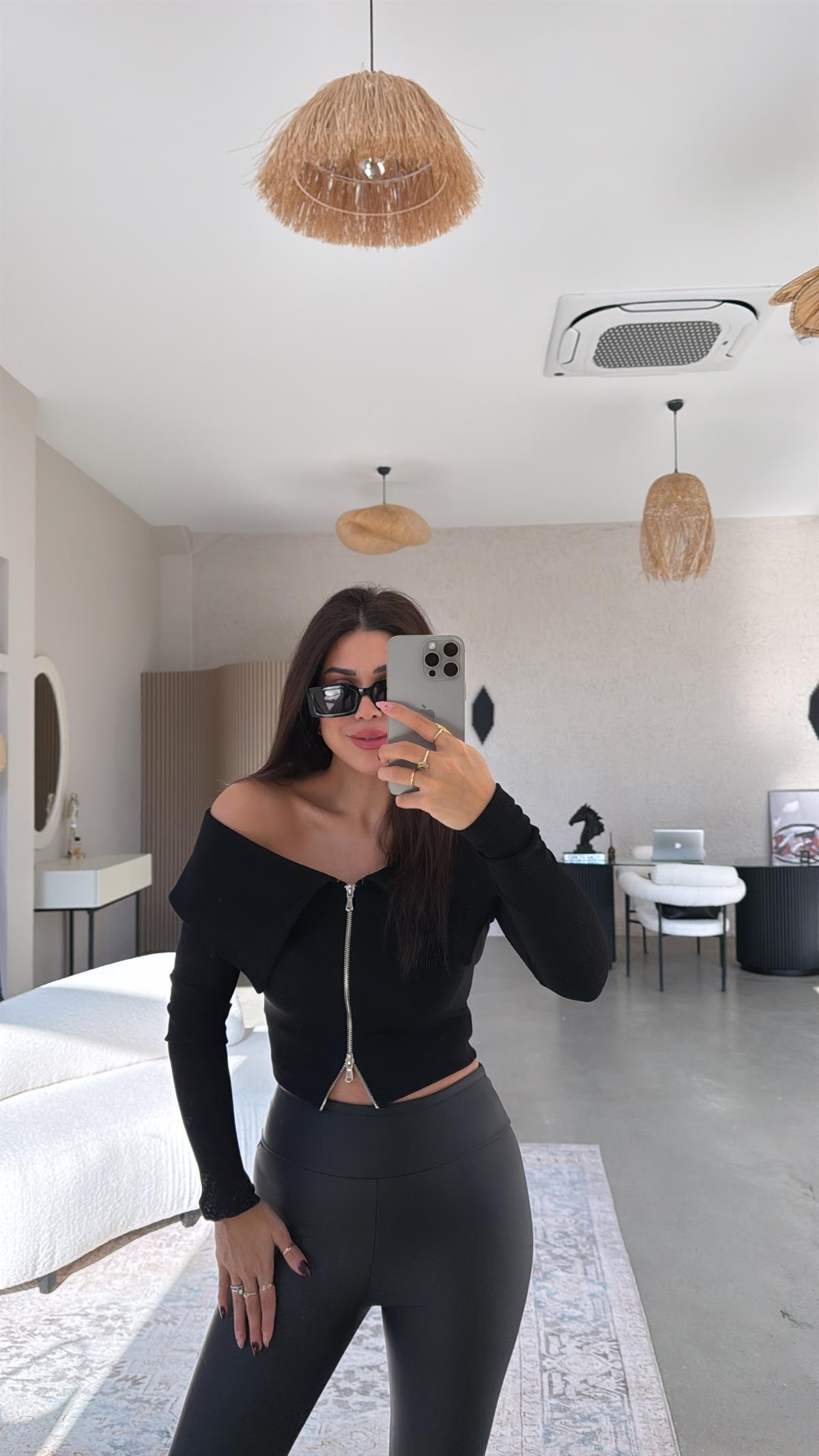 Siyah Fermuar Detaylı Madonna Bluz