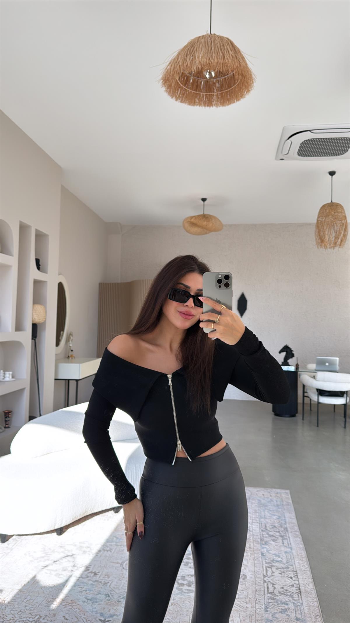 Siyah Fermuar Detaylı Madonna Bluz