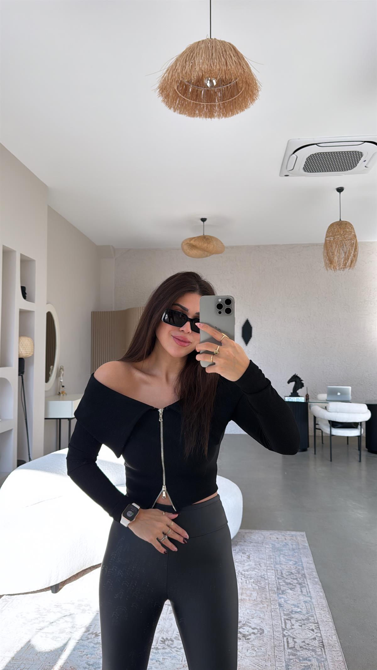 Siyah Fermuar Detaylı Madonna Bluz