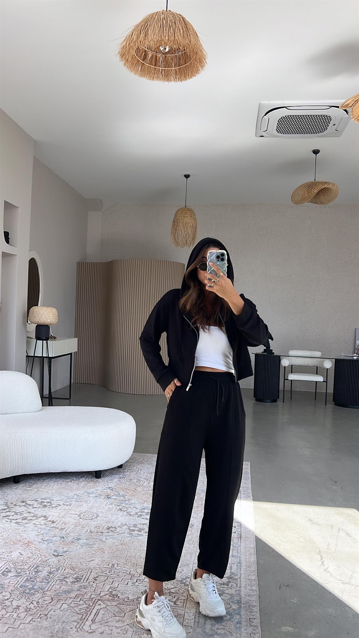 Siyah Fermuarlı Modal Kısa Ceket