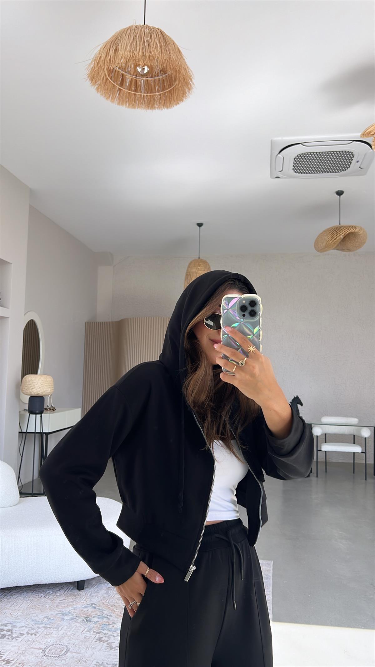 Siyah Fermuarlı Modal Kısa Ceket