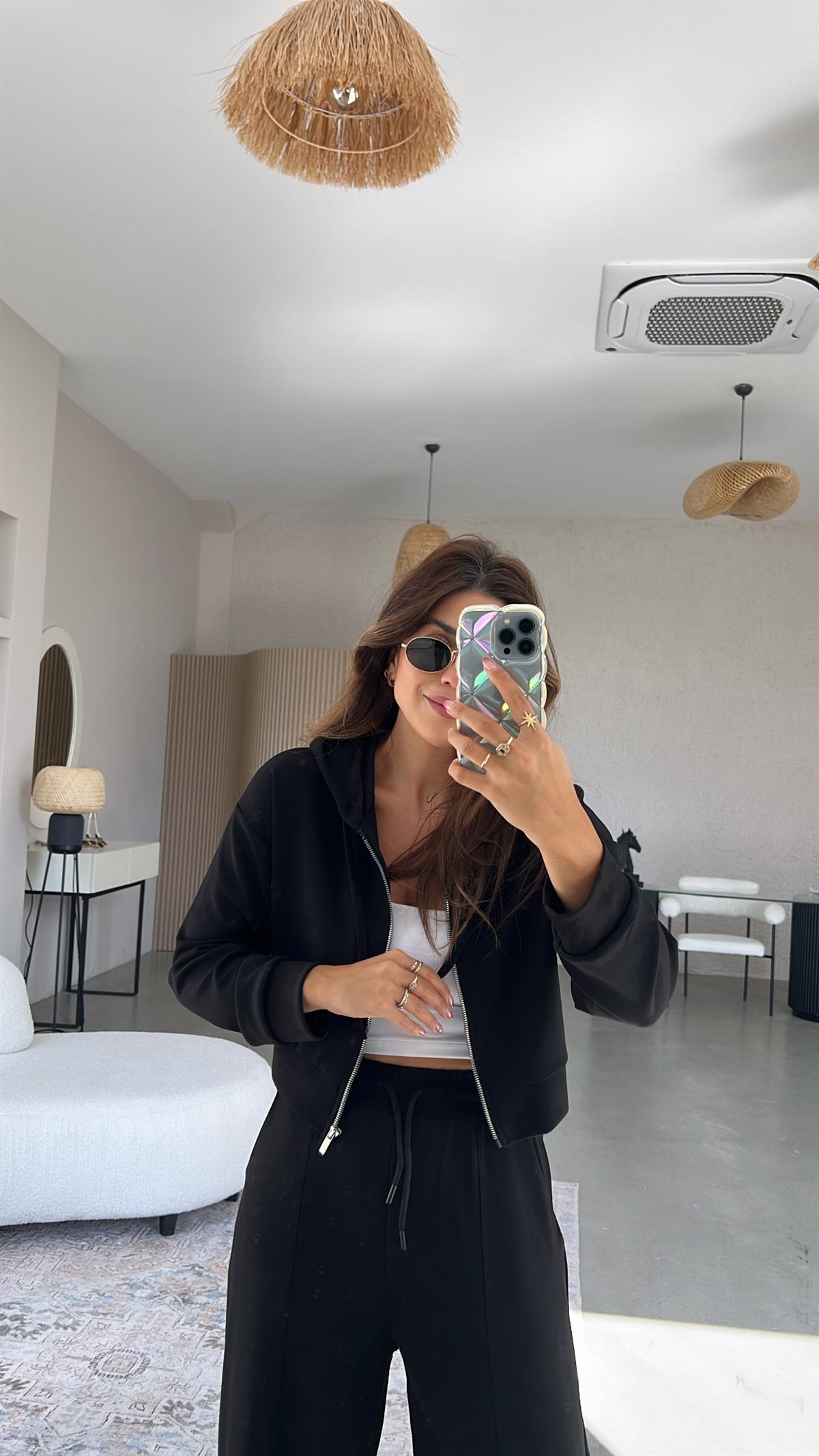 Siyah Fermuarlı Modal Kısa Ceket