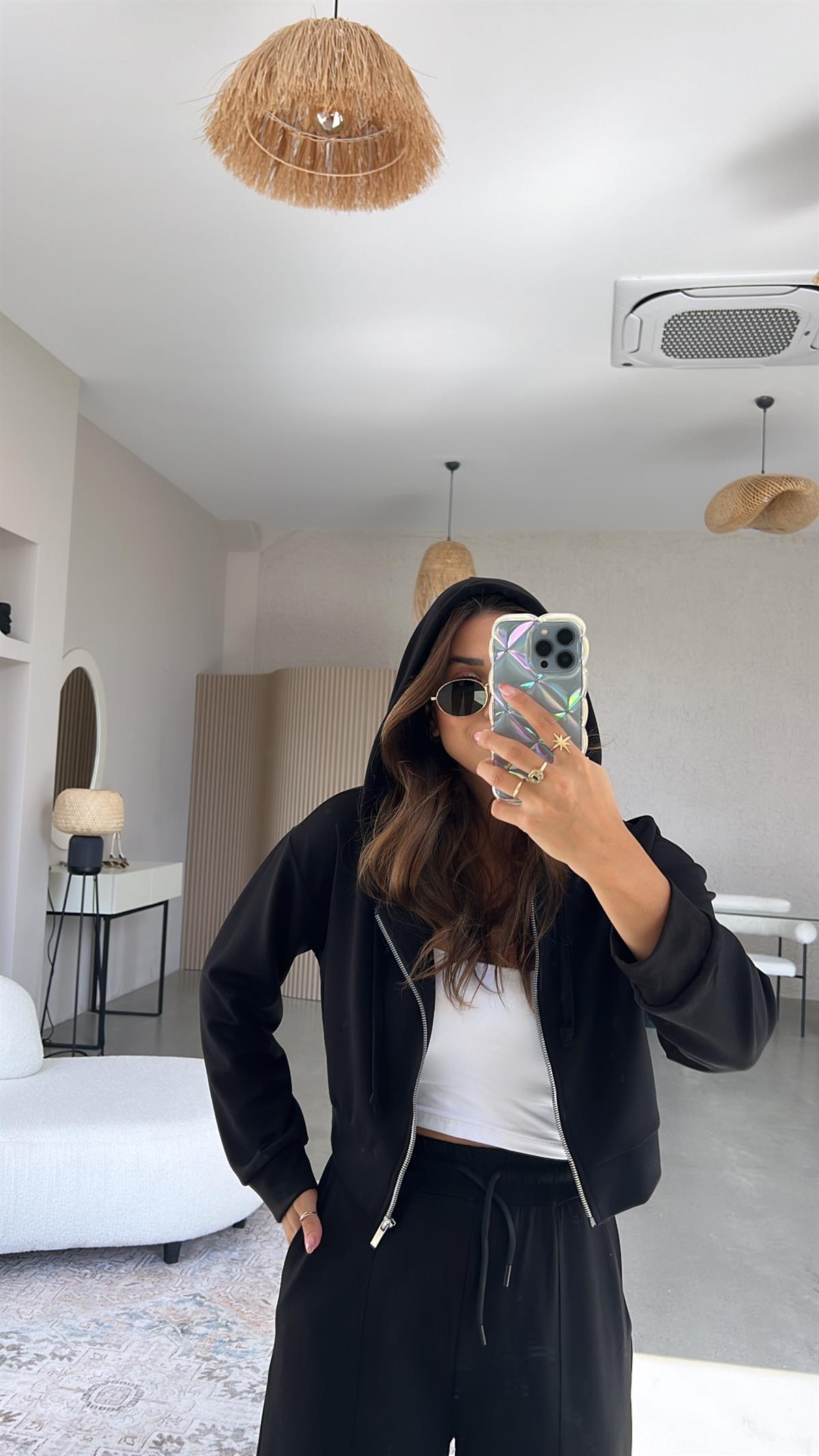 Siyah Fermuarlı Modal Kısa Ceket