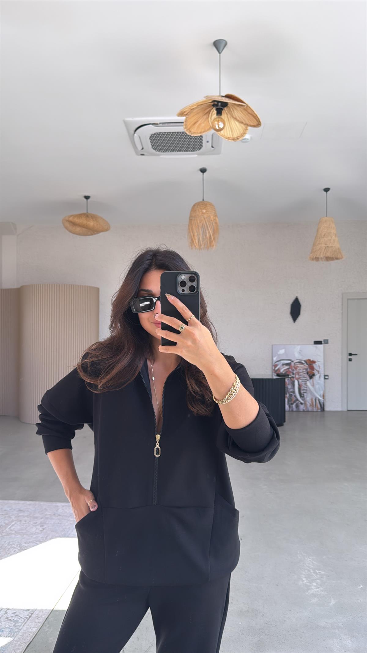 Siyah Fermuarlı Sweatli Aksesuarlı Eşofman Takımı