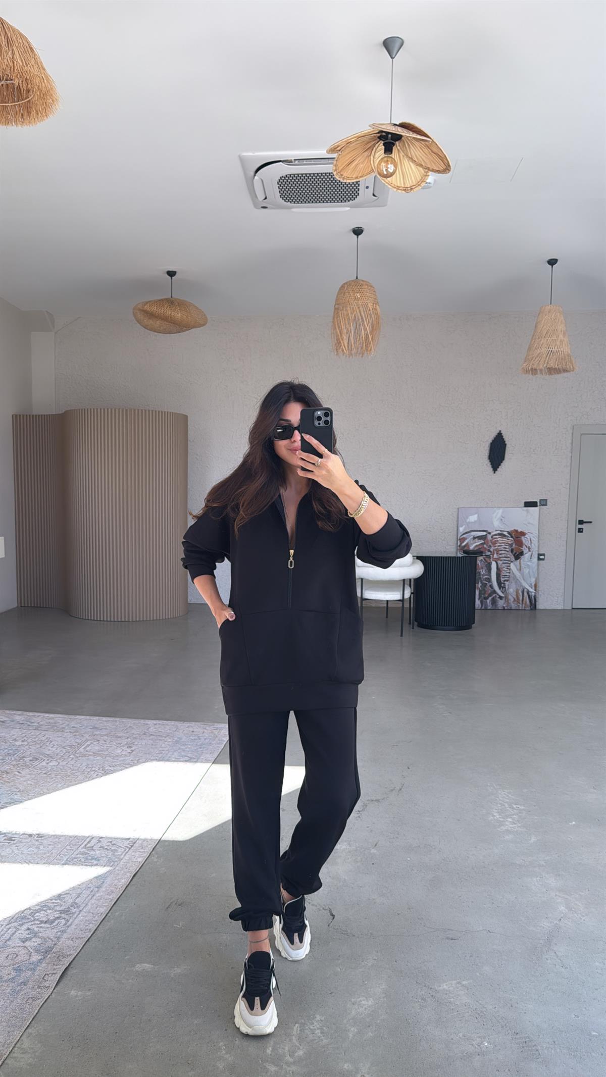 Siyah Fermuarlı Sweatli Aksesuarlı Eşofman Takımı