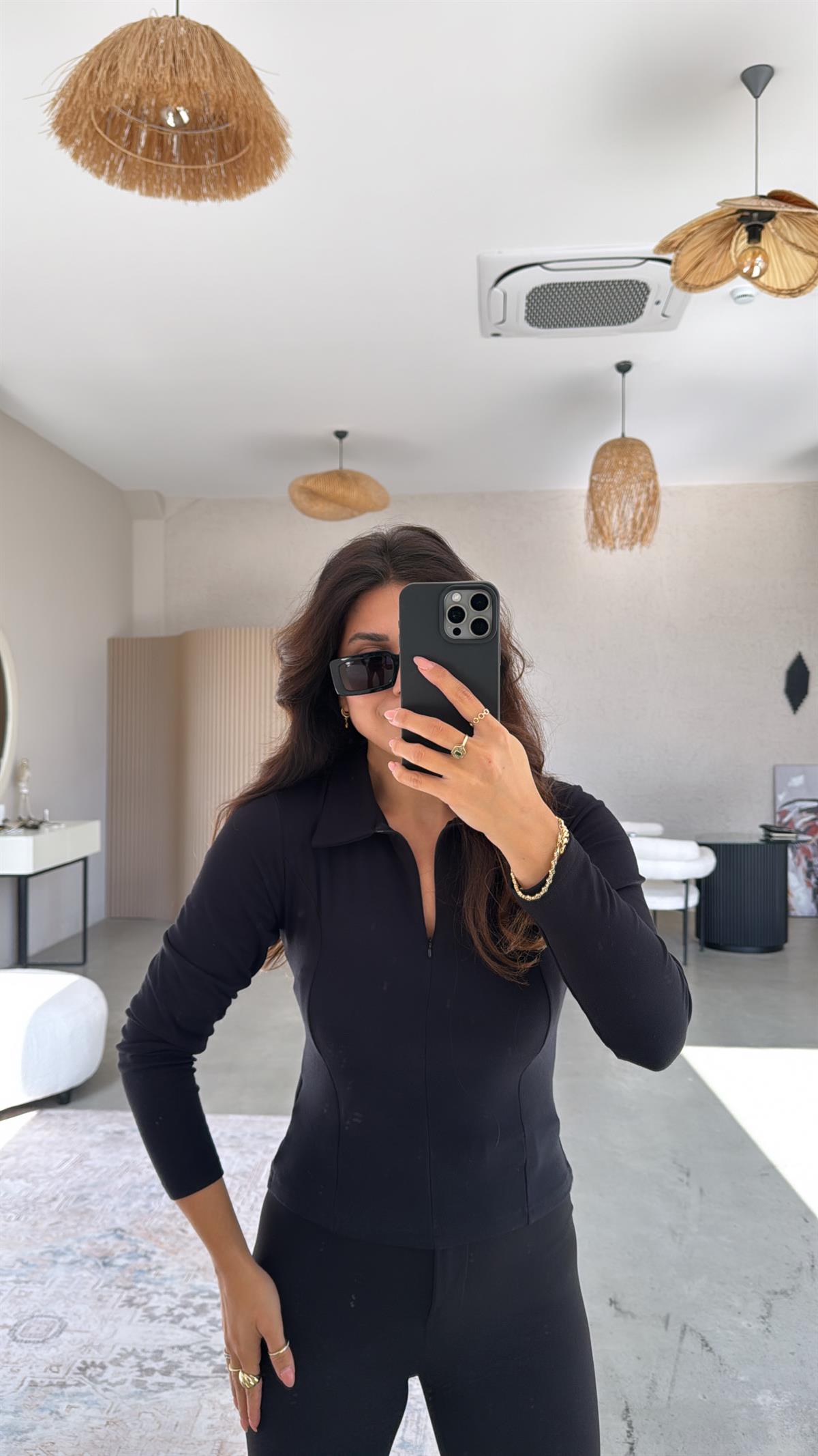 Siyah Fermuarlı Yakalı Modal Bluz