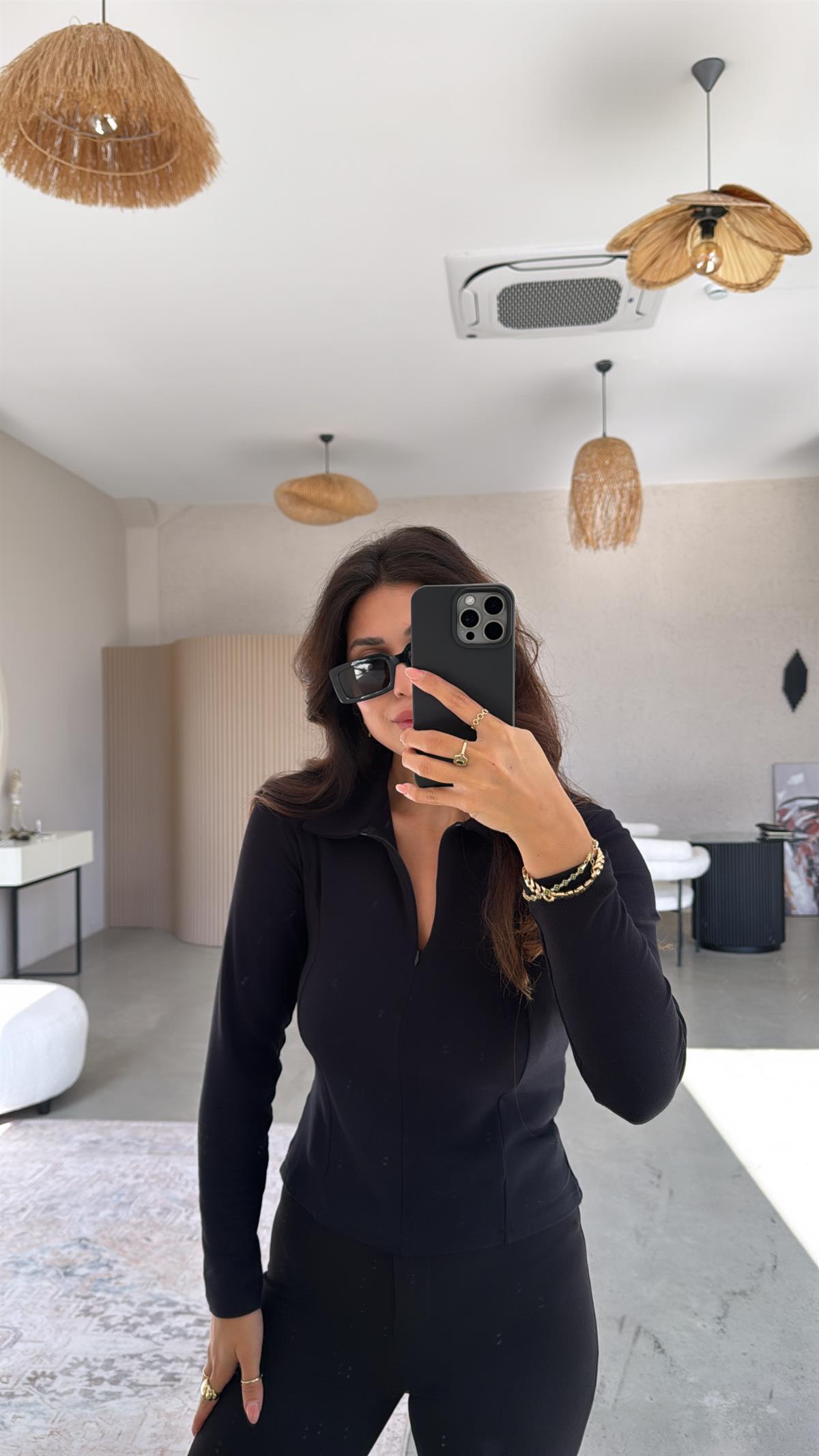 Siyah Fermuarlı Yakalı Modal Bluz