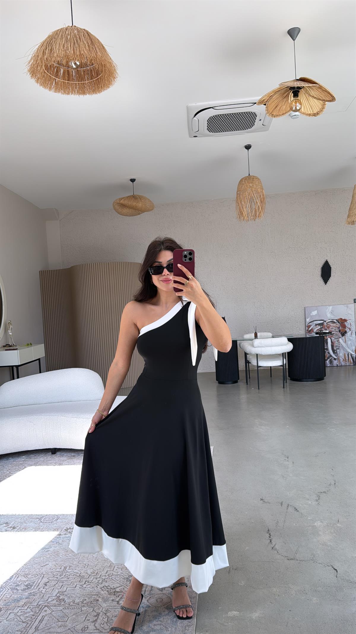 Siyah Fiyonk Detay Tek Omuz Elbise