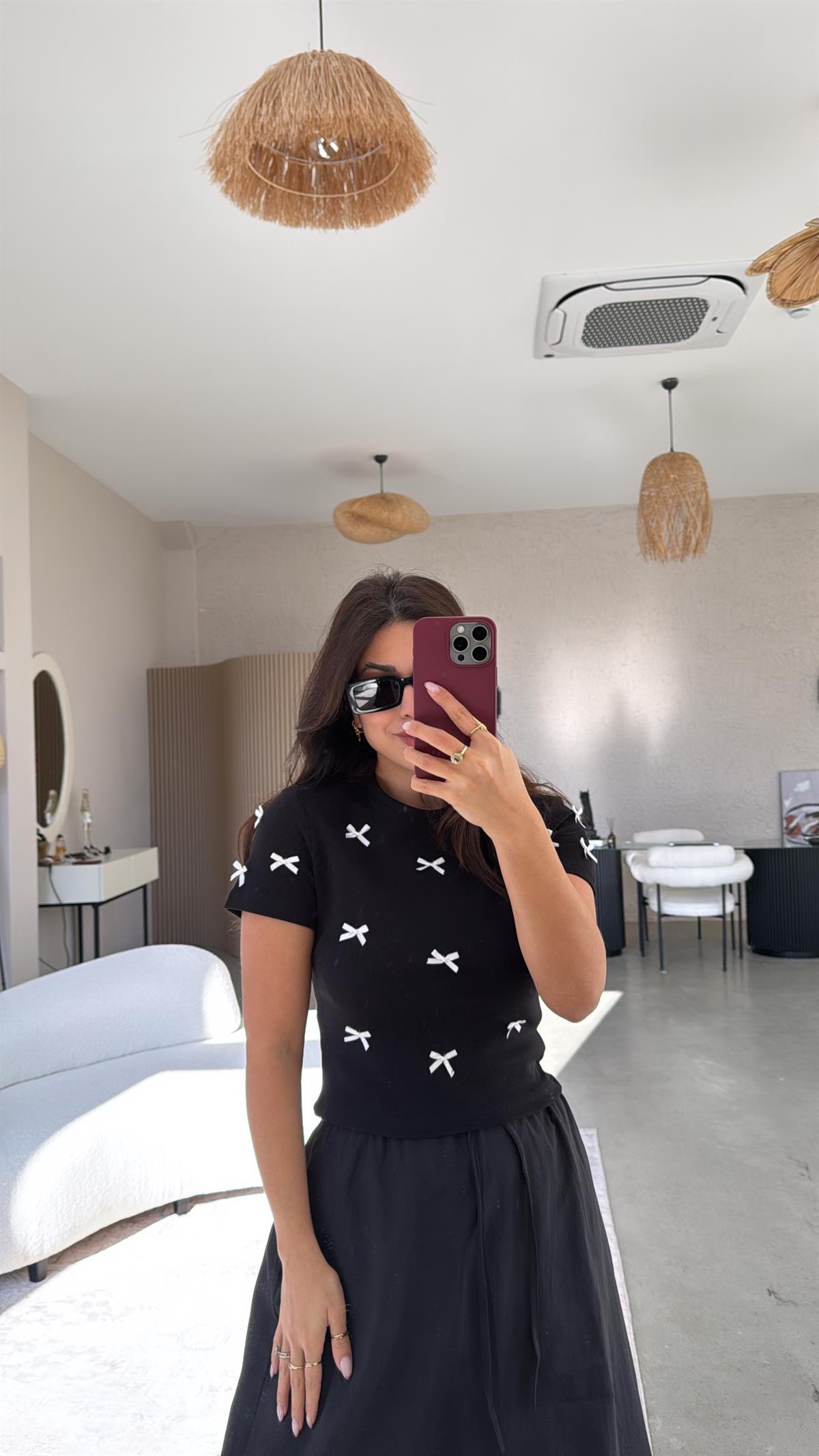 Siyah Fiyonk Detaylı Tshirt