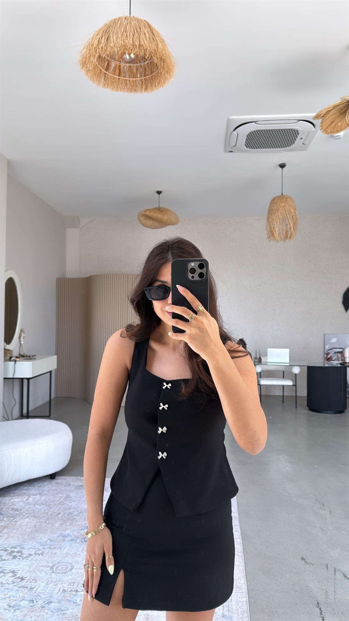 Siyah Fiyonk Düğmeli Kumaş Yelek