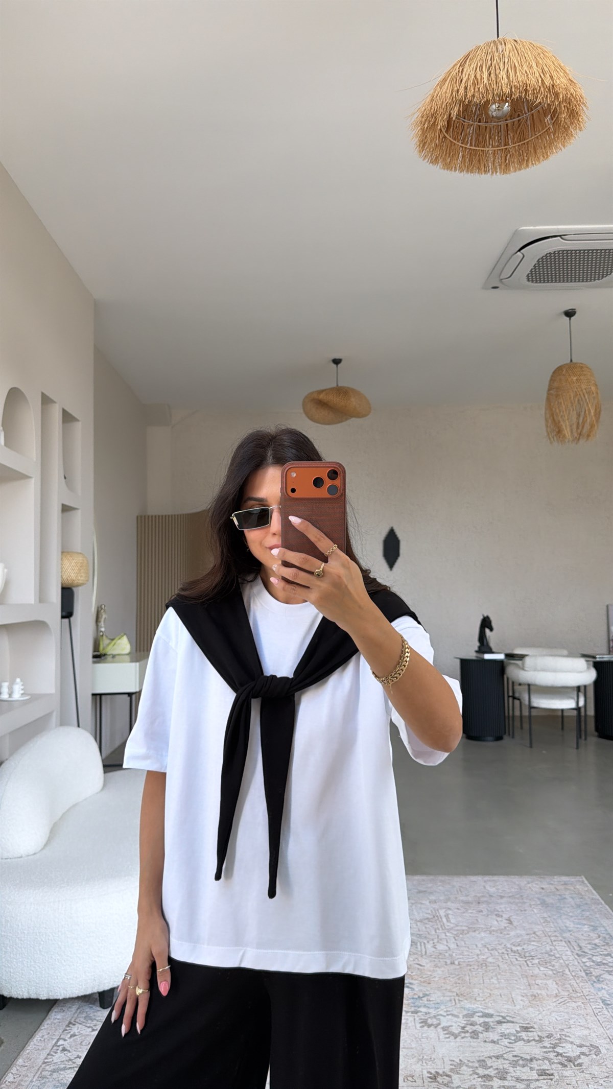 Siyah Fular Detaylı Pamuk Tshirt