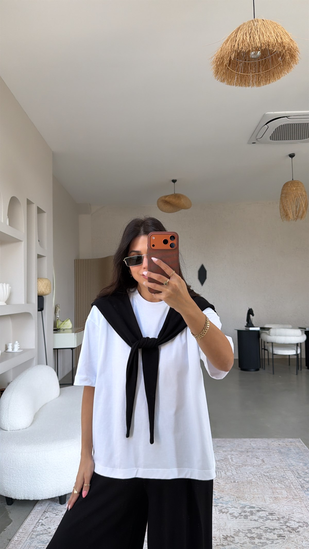 Siyah Fular Detaylı Pamuk Tshirt