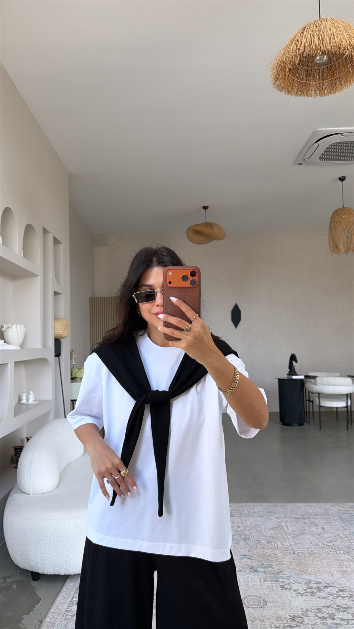 Siyah Fular Detaylı Pamuk Tshirt