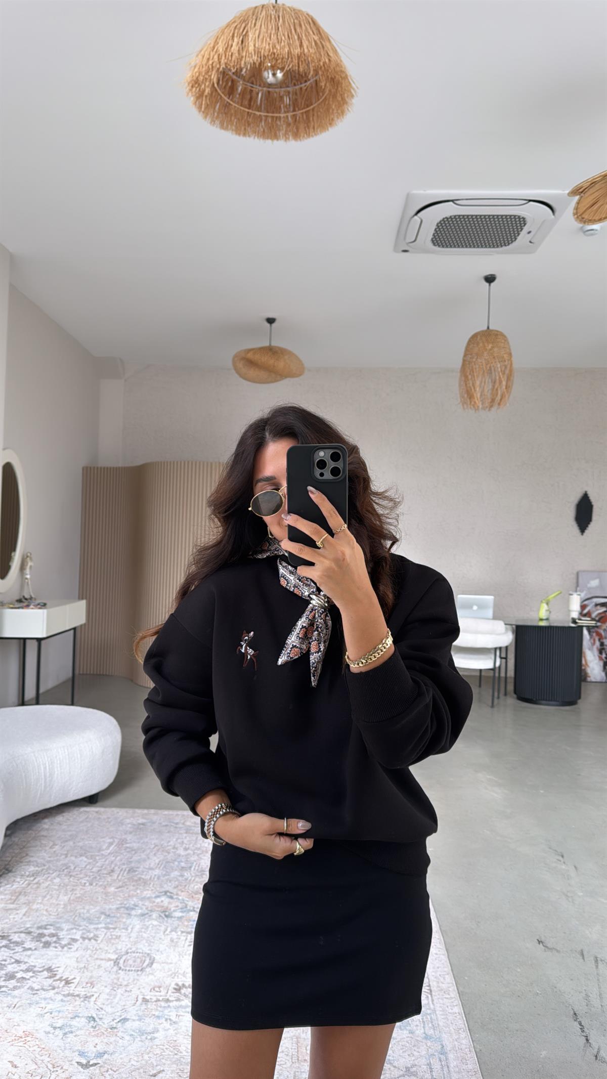 Siyah Fular Detaylı Üç İplik Şardonlu Sweatshirt