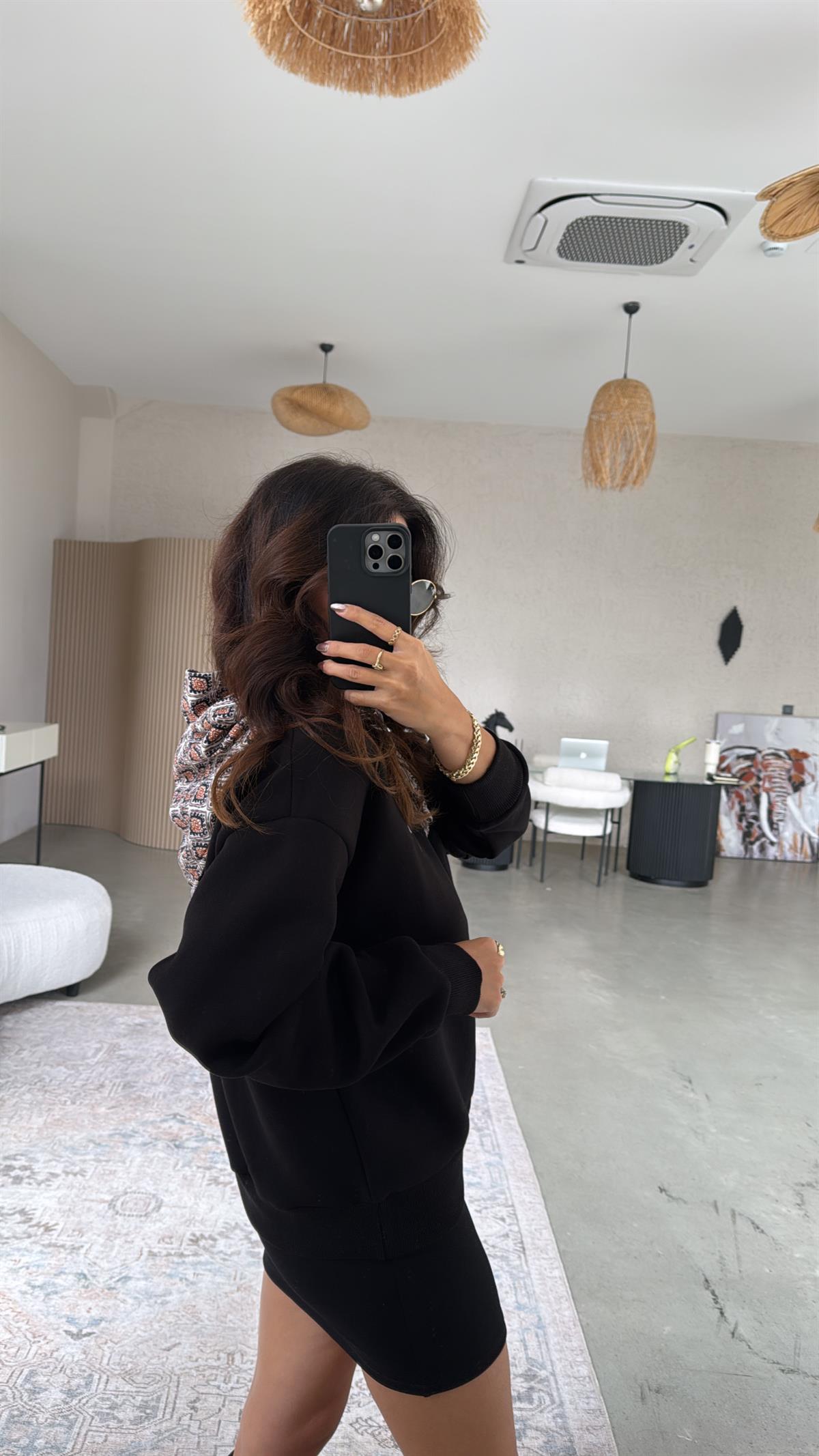 Siyah Fular Detaylı Üç İplik Şardonlu Sweatshirt