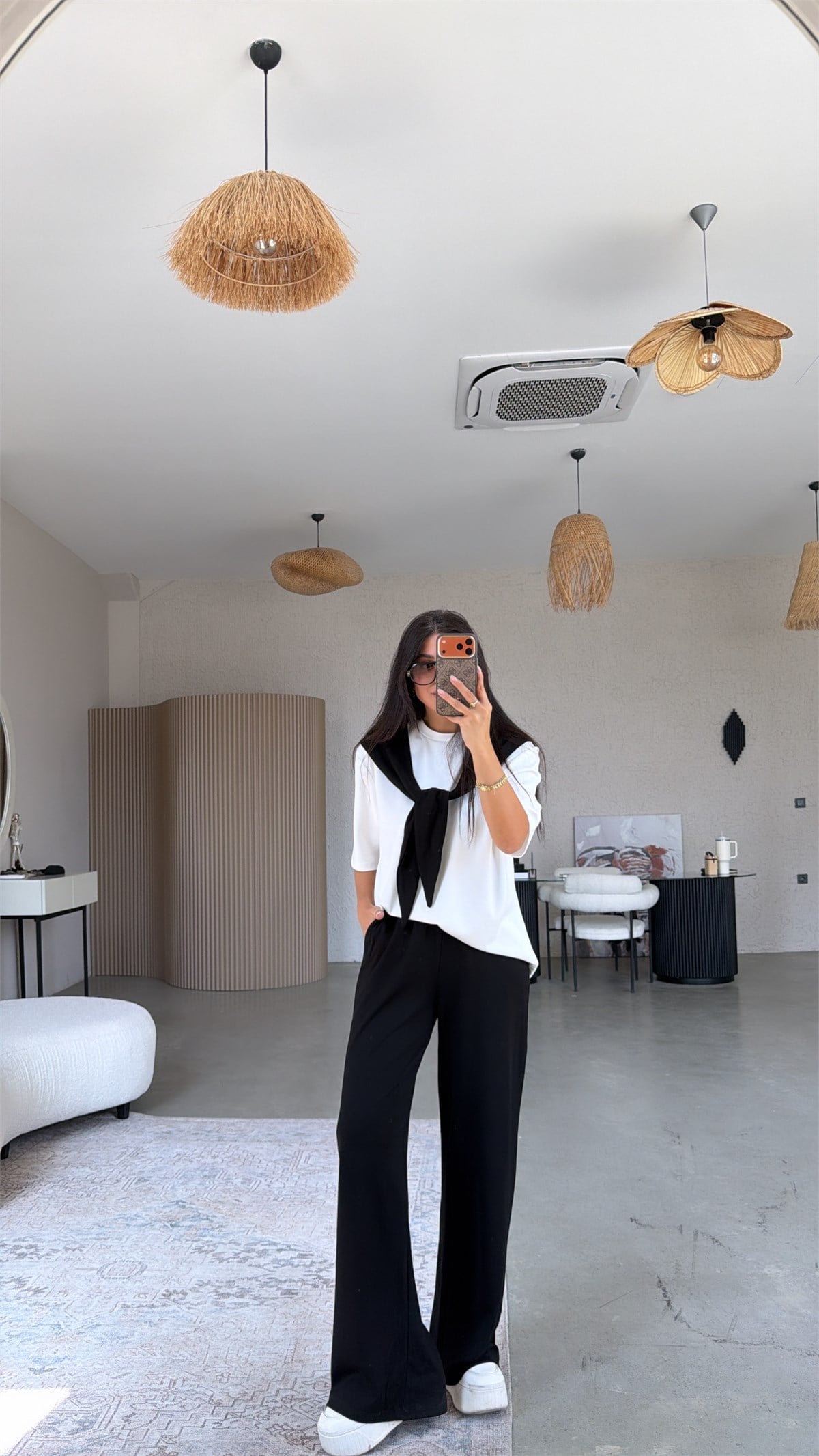 Siyah Fularlı Modal Takım