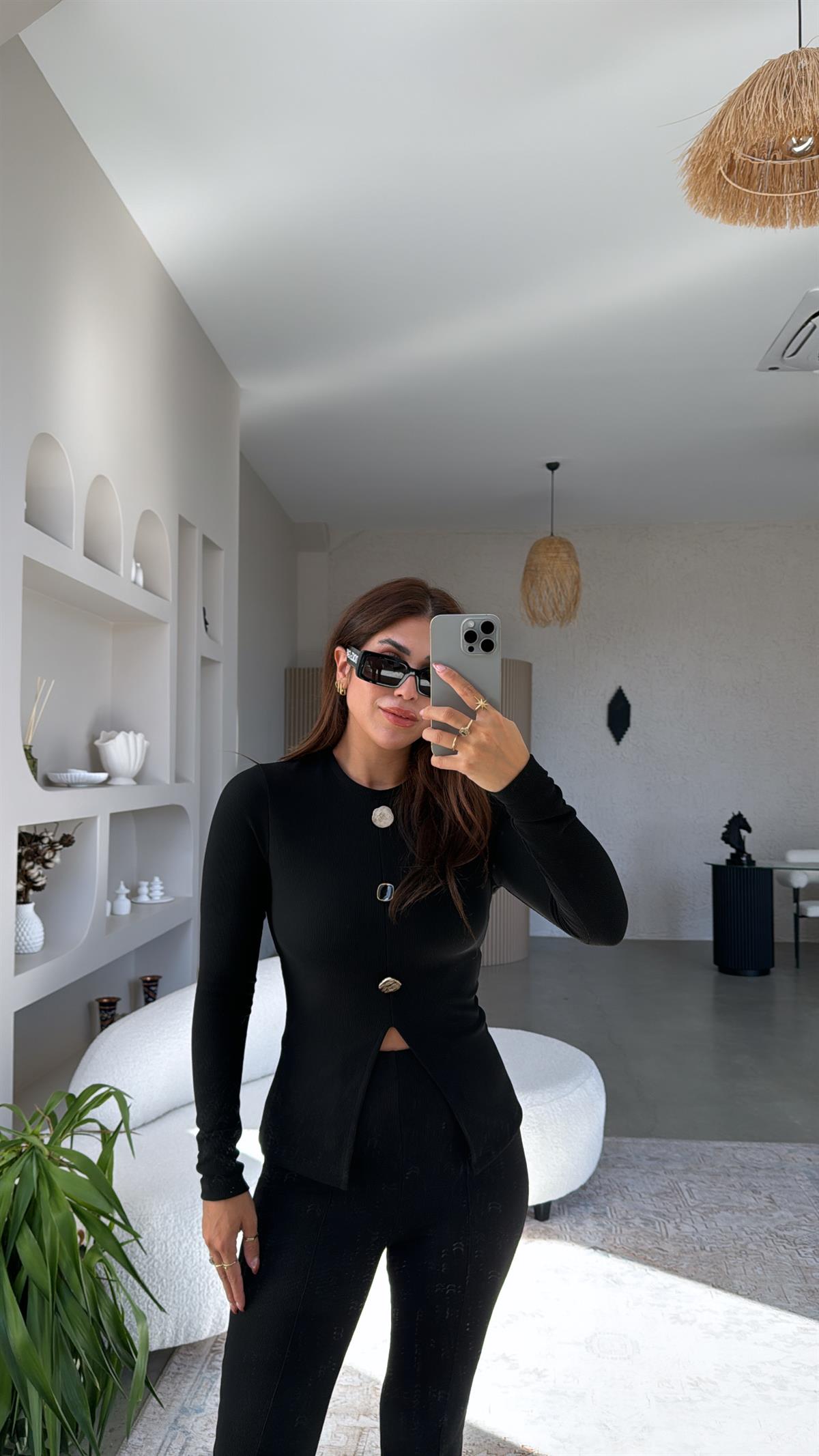 Siyah Gold Düğmeli Üçgen Detay Bluz