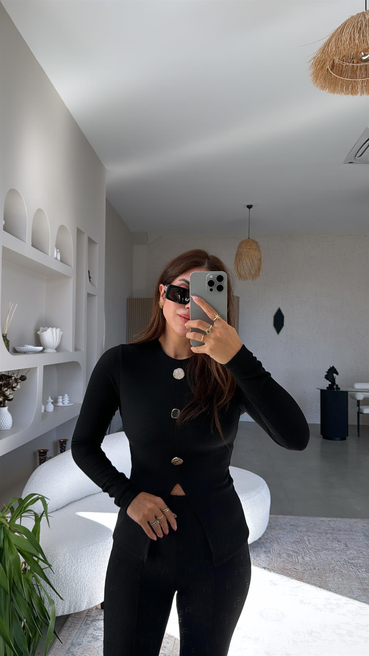 Siyah Gold Düğmeli Üçgen Detay Bluz