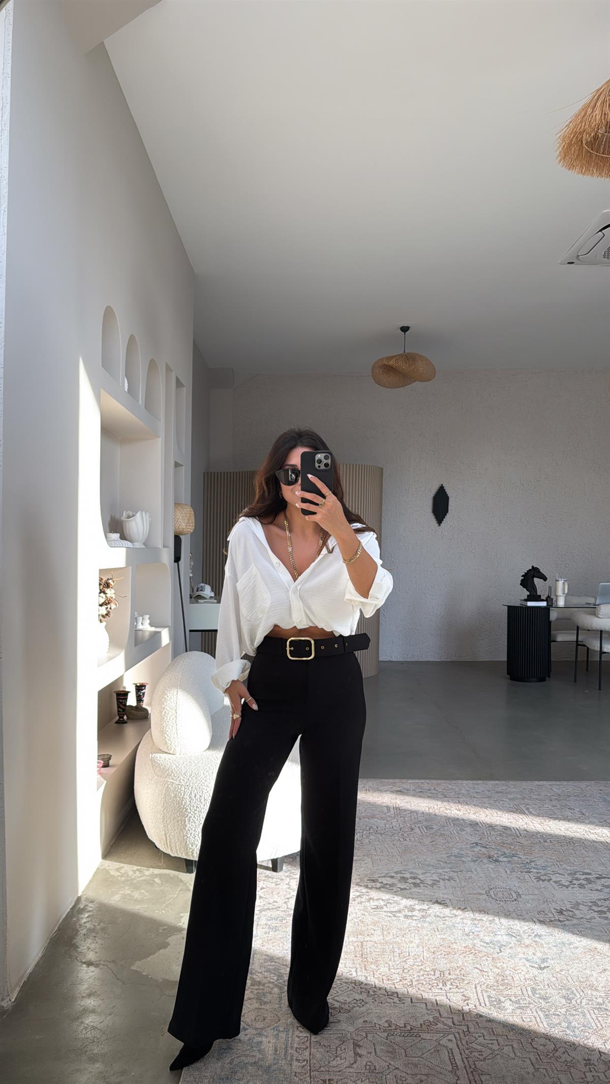 Siyah Gold Tokalı Kemerli Pantolon