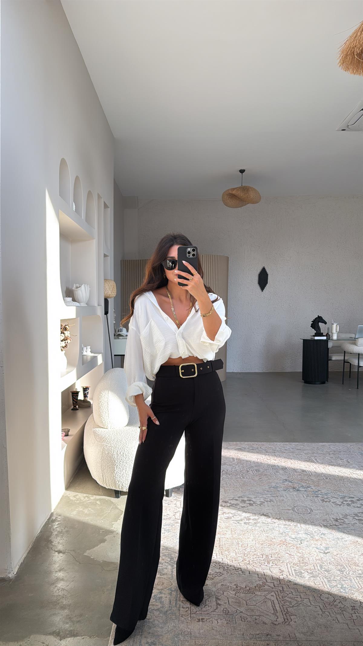 Siyah Gold Tokalı Kemerli Pantolon