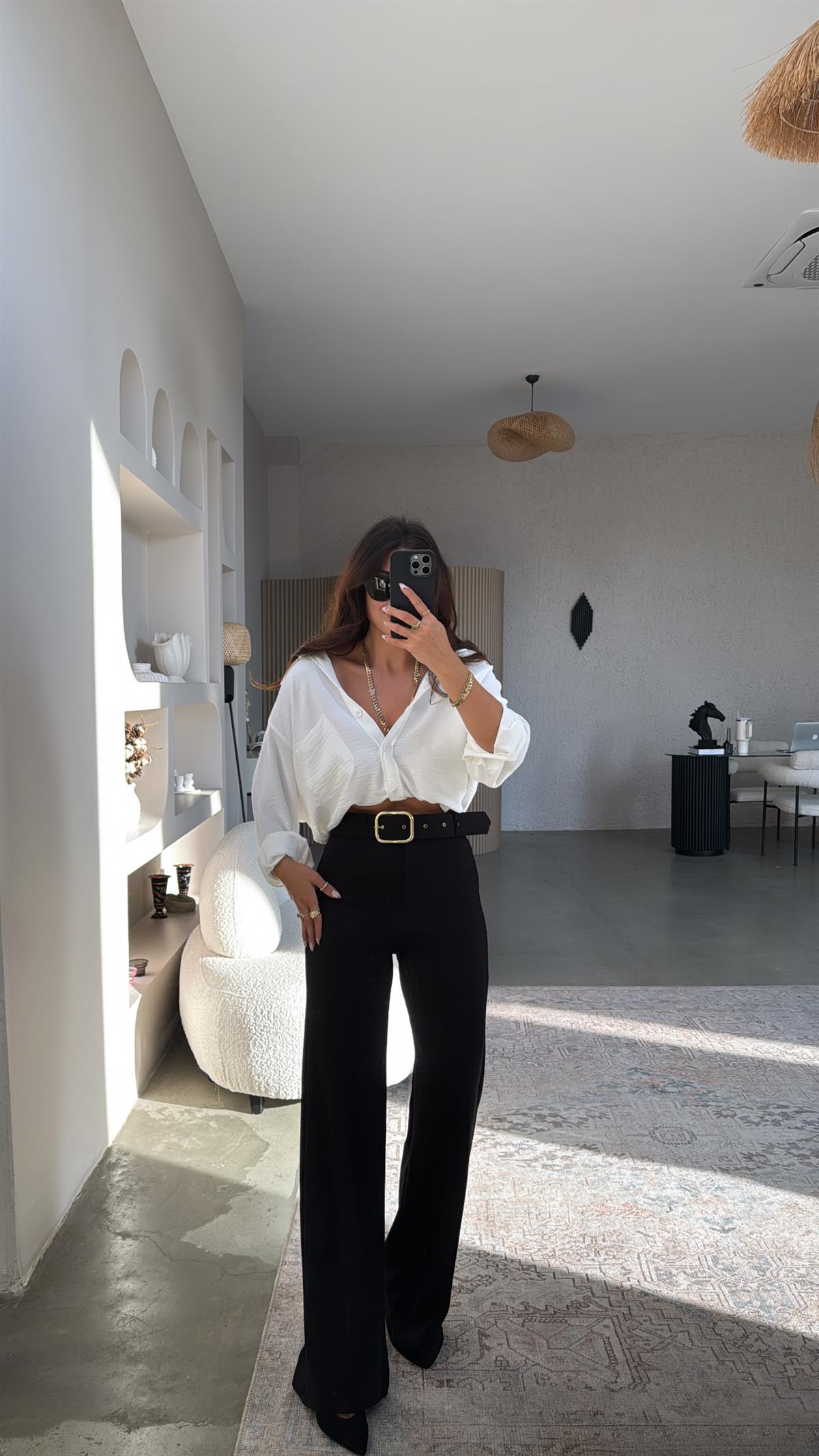 Siyah Gold Tokalı Kemerli Pantolon