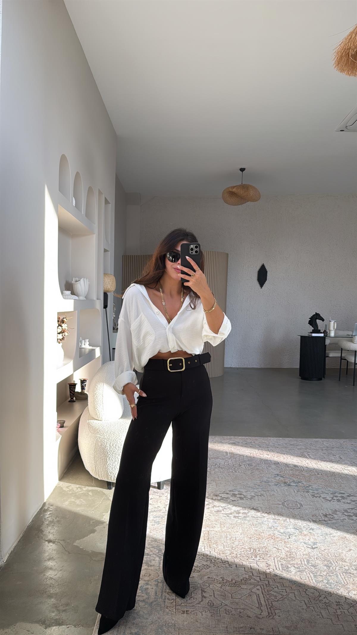 Siyah Gold Tokalı Kemerli Pantolon