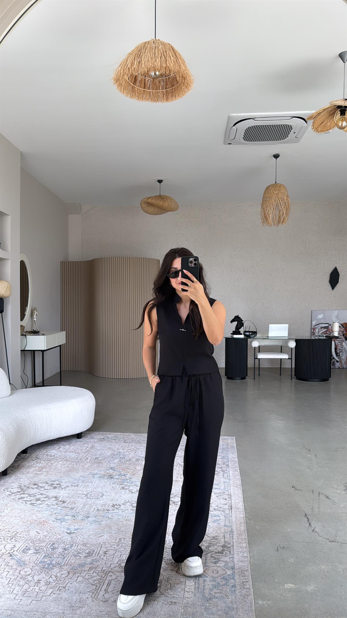 Siyah Gümüş Aksesuarlı Pantolon Bluz Takım