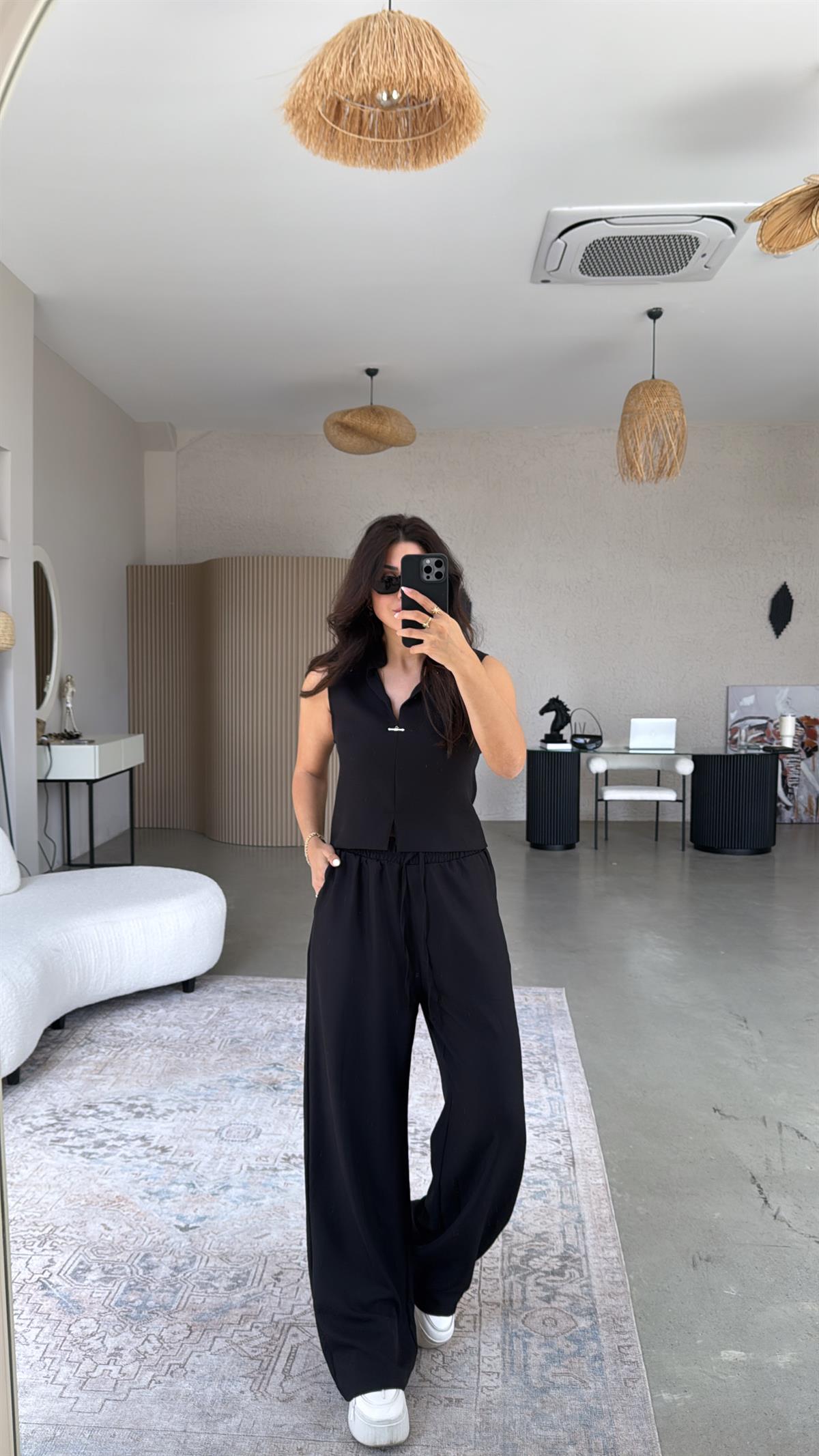 Siyah Gümüş Aksesuarlı Pantolon Bluz Takım