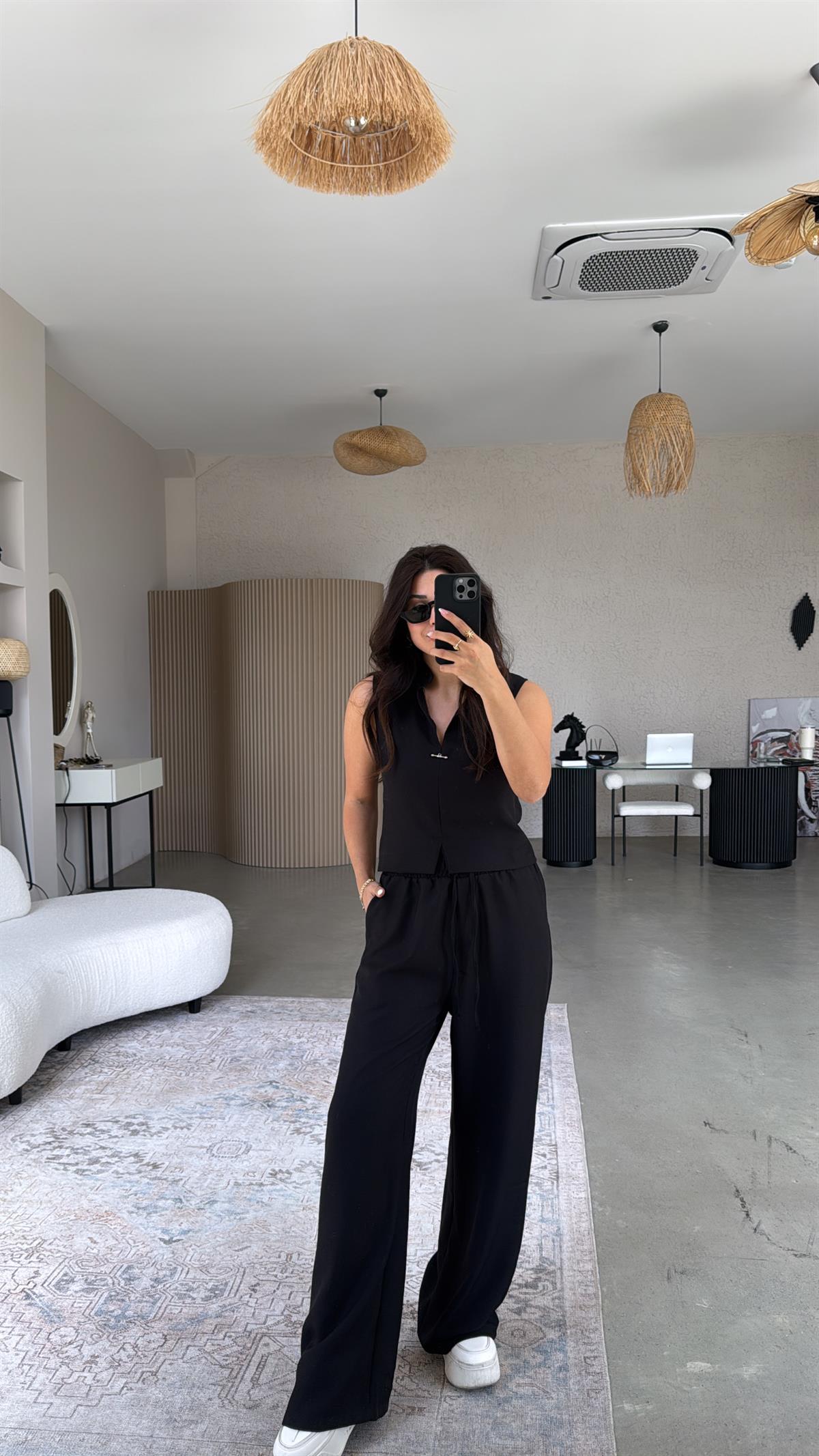 Siyah Gümüş Aksesuarlı Pantolon Bluz Takım