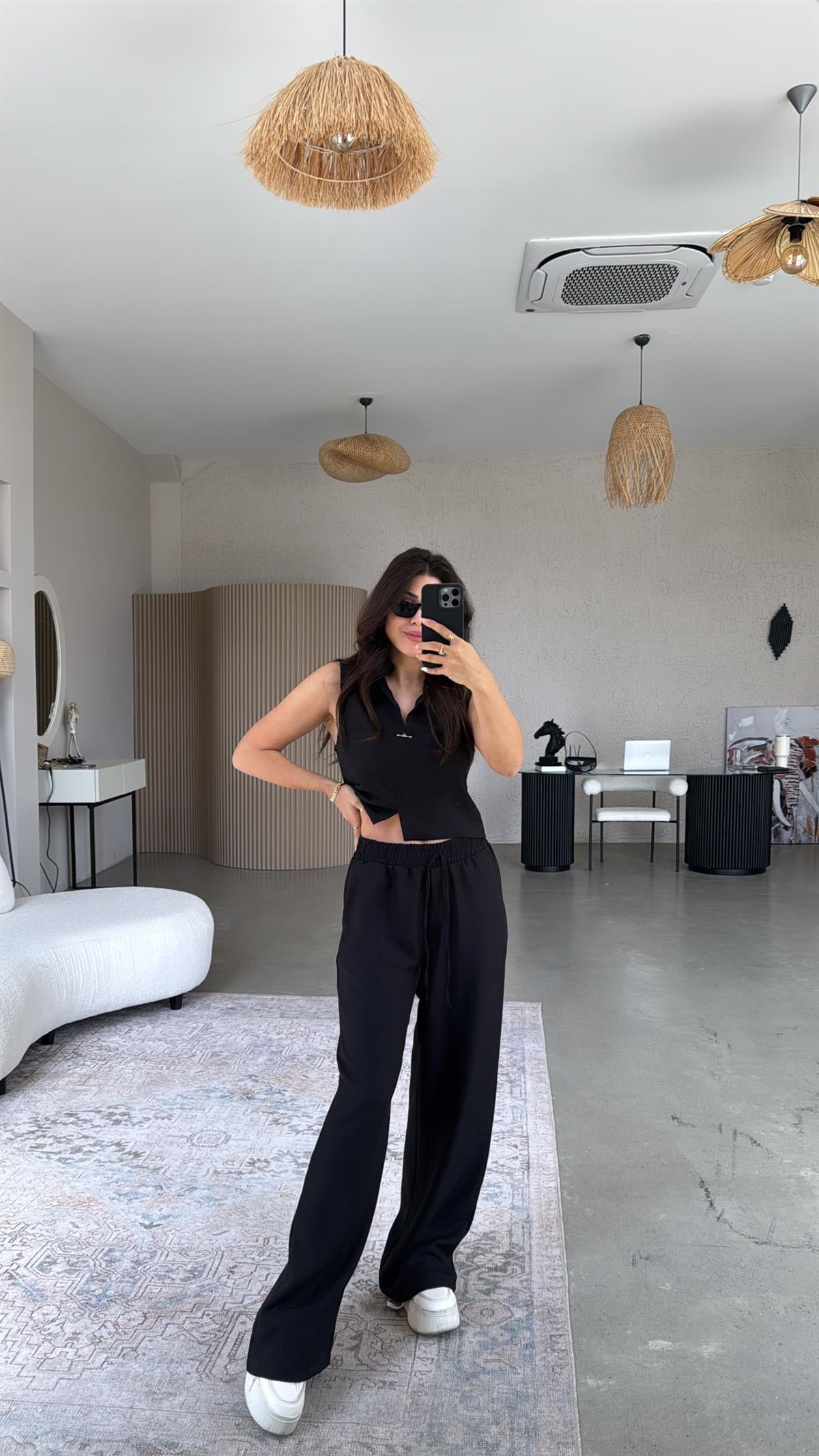 Siyah Gümüş Aksesuarlı Pantolon Bluz Takım