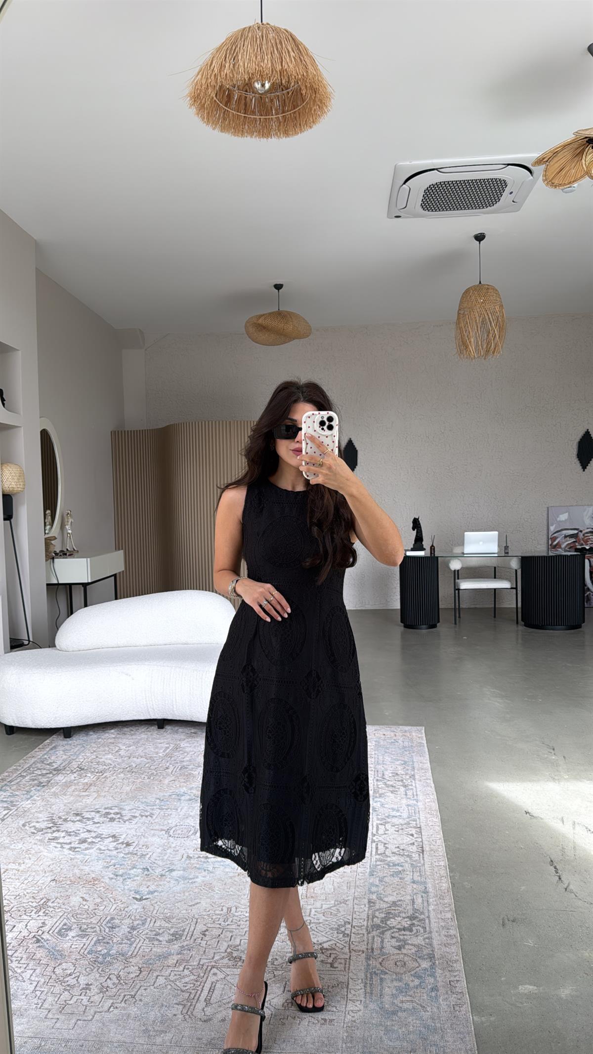 Siyah Güpür Detaylı Elbise