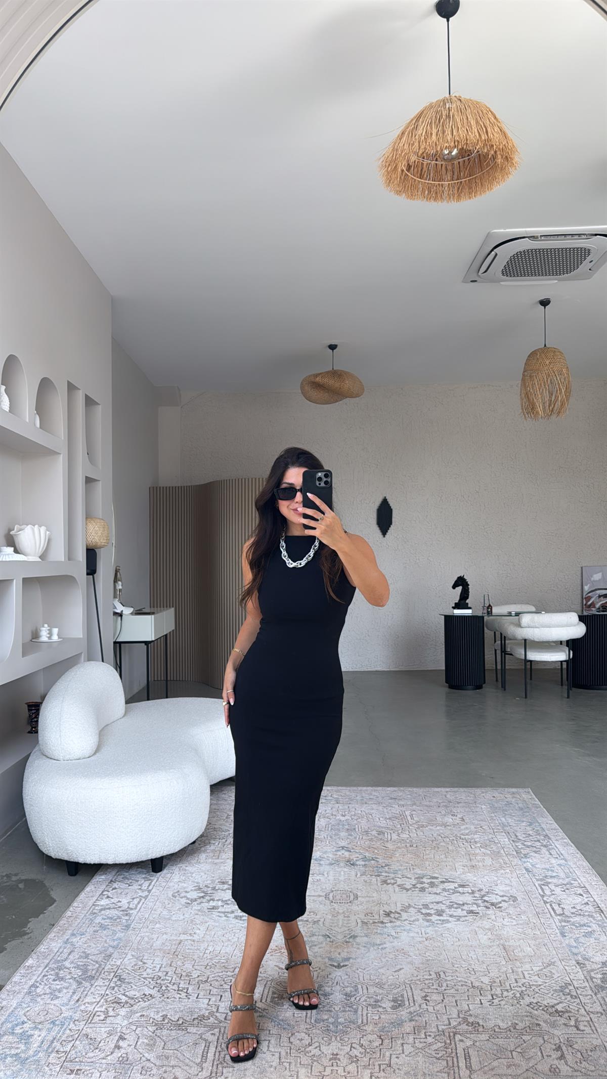 Siyah Halter Yaka Streç Midi Elbise